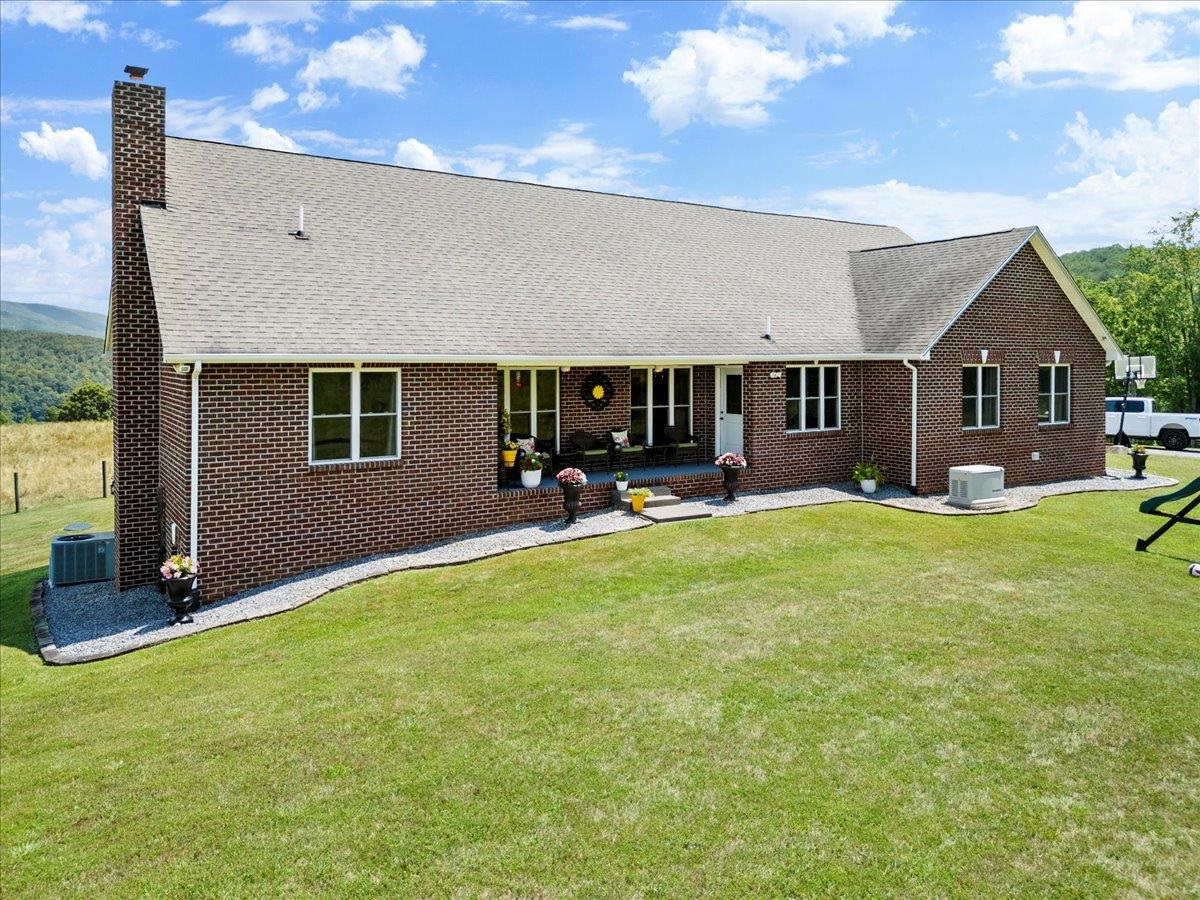 398 Penvir Road Narrows VA 24124