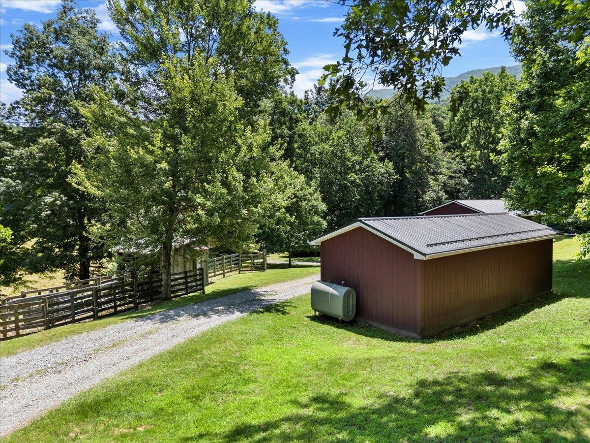 398 Penvir Road Narrows VA 24124