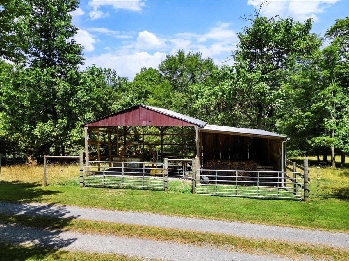 398 Penvir Road Narrows VA 24124