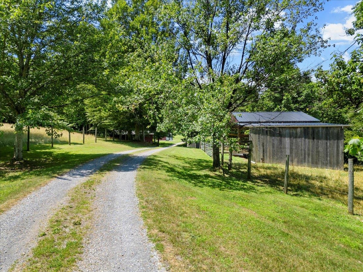 398 Penvir Road Narrows VA 24124