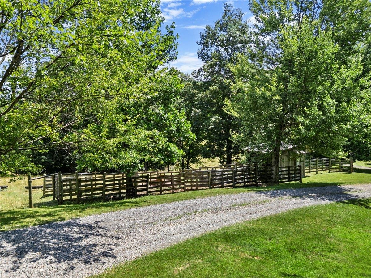 398 Penvir Road Narrows VA 24124