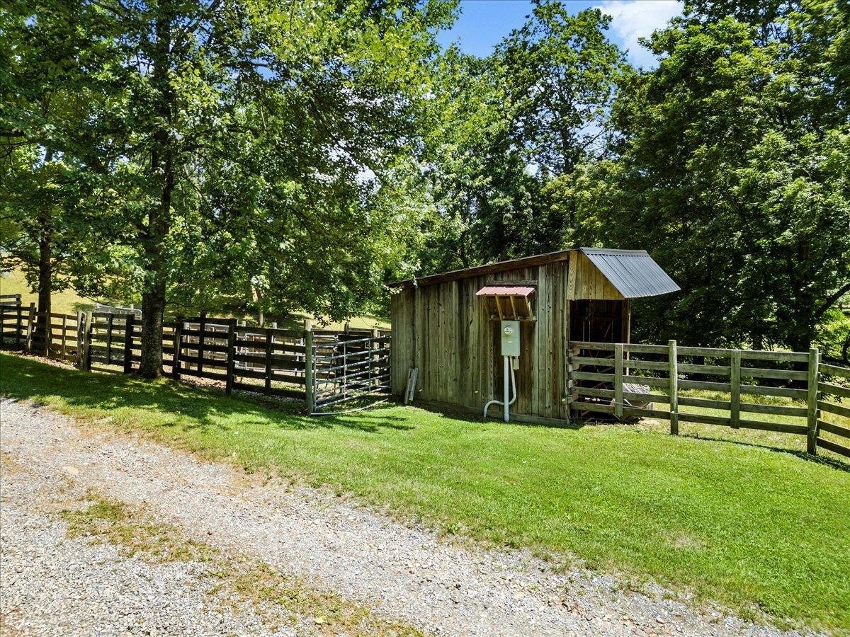 398 Penvir Road Narrows VA 24124