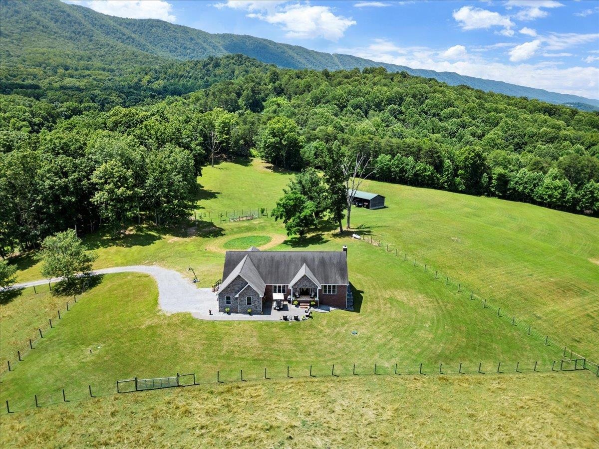 398 Penvir Road Narrows VA 24124