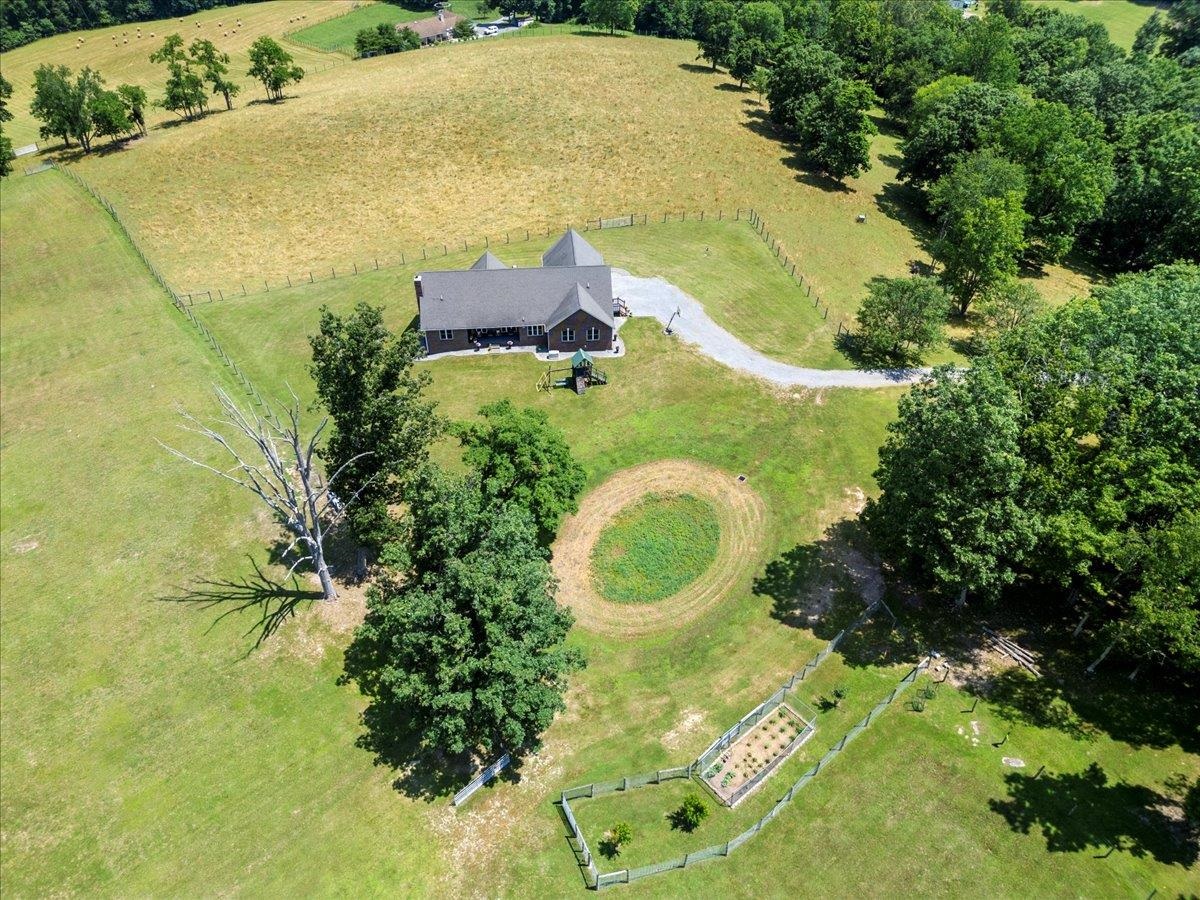 398 Penvir Road Narrows VA 24124