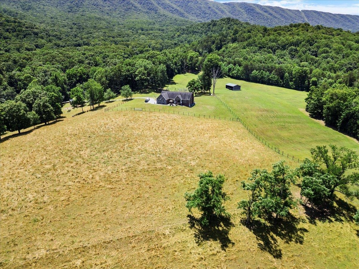 398 Penvir Road Narrows VA 24124