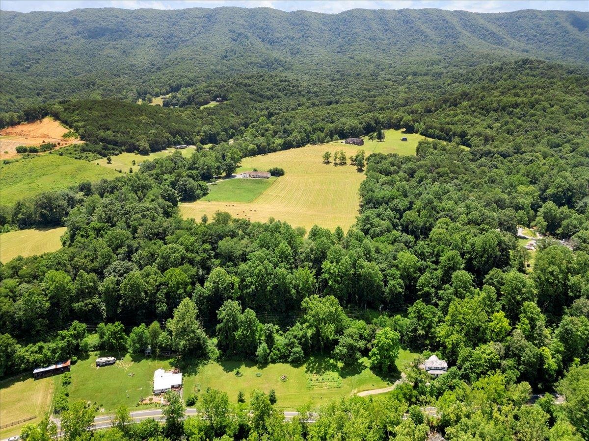 398 Penvir Road Narrows VA 24124