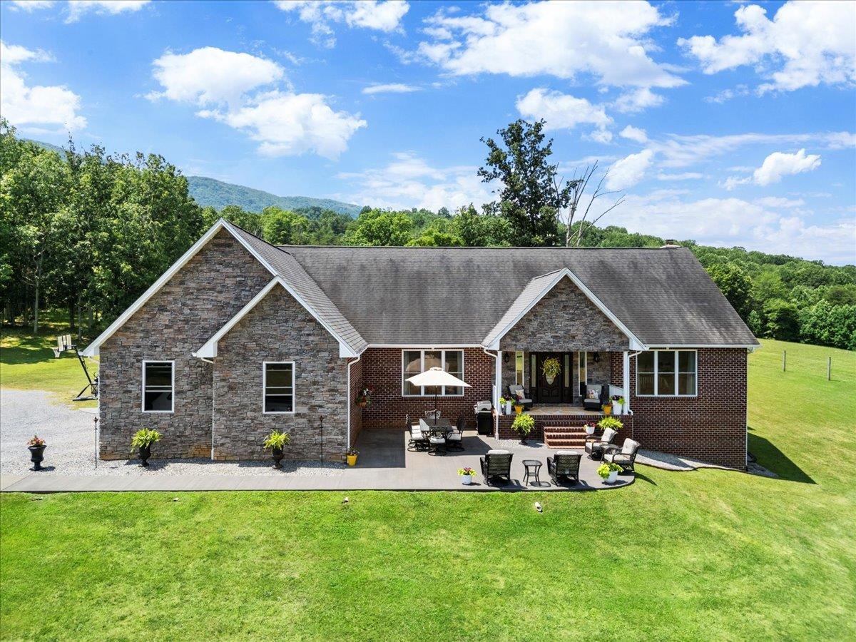 398 Penvir Road Narrows VA 24124