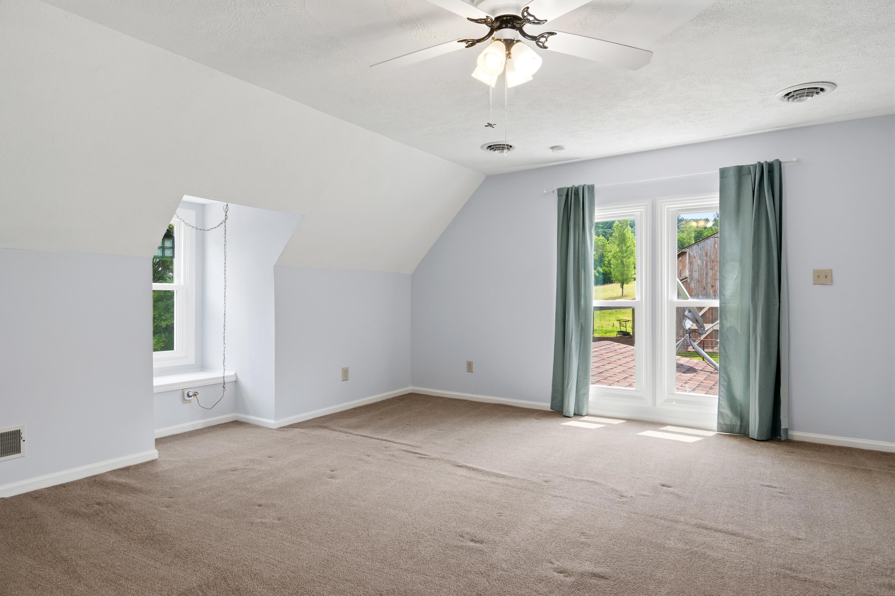 1862 Spring Valley Road Pearisburg VA 24134