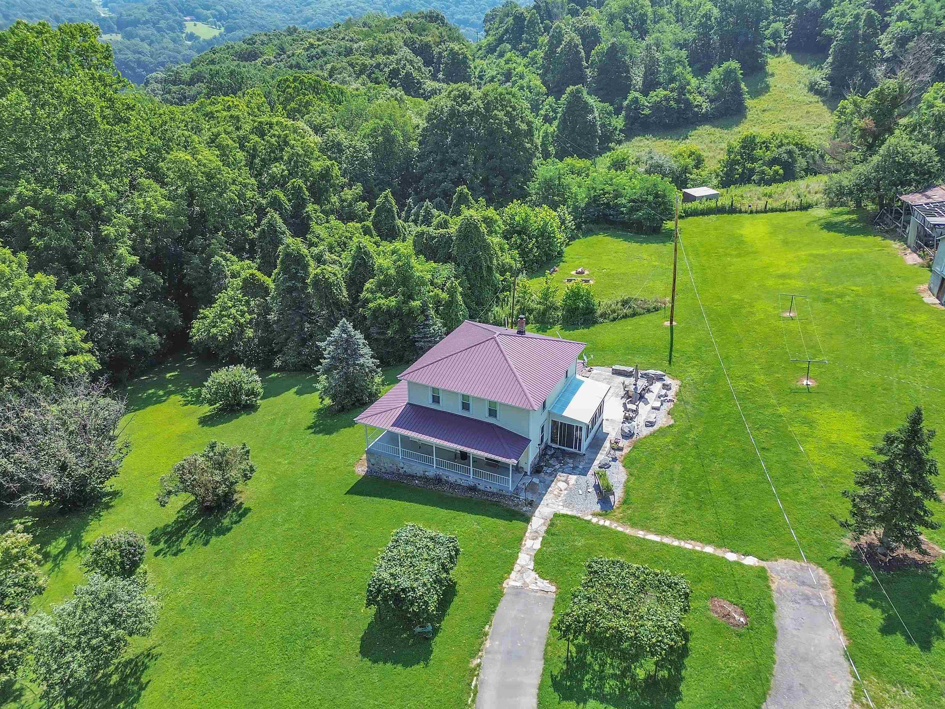 250 E Robertson Mountain Road Narrows VA 24124