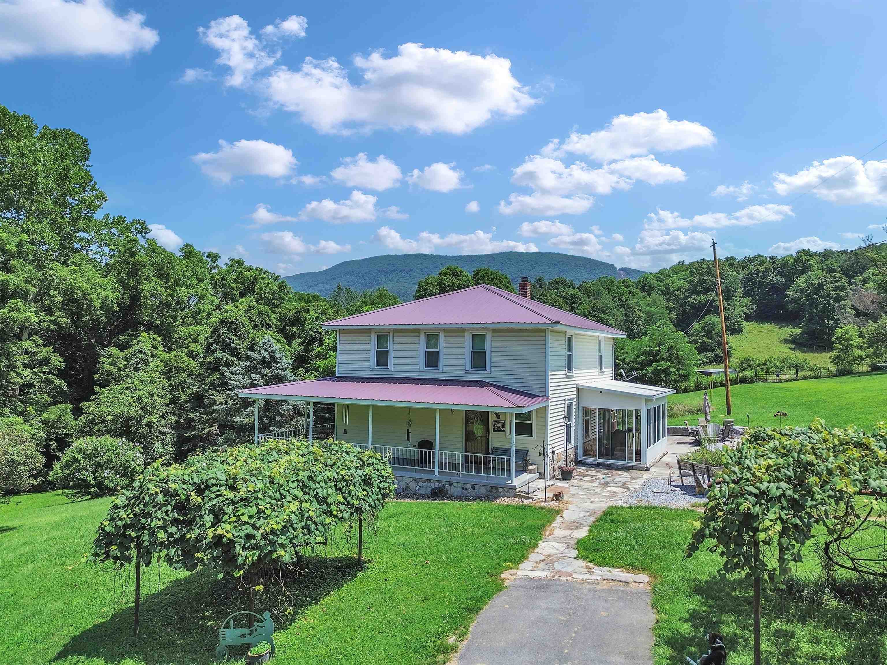 250 E Robertson Mountain Road Narrows VA 24124