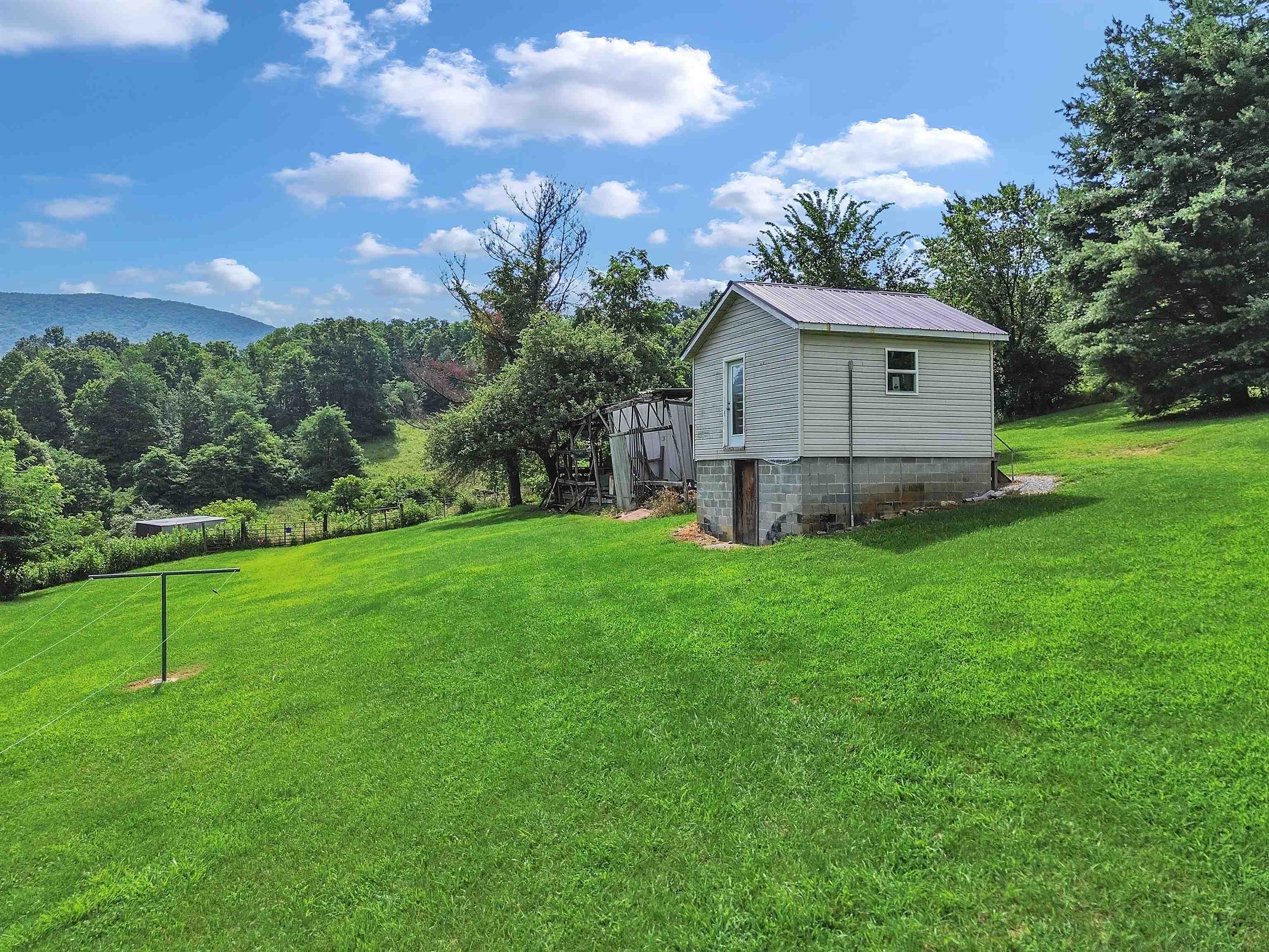 250 E Robertson Mountain Road Narrows VA 24124