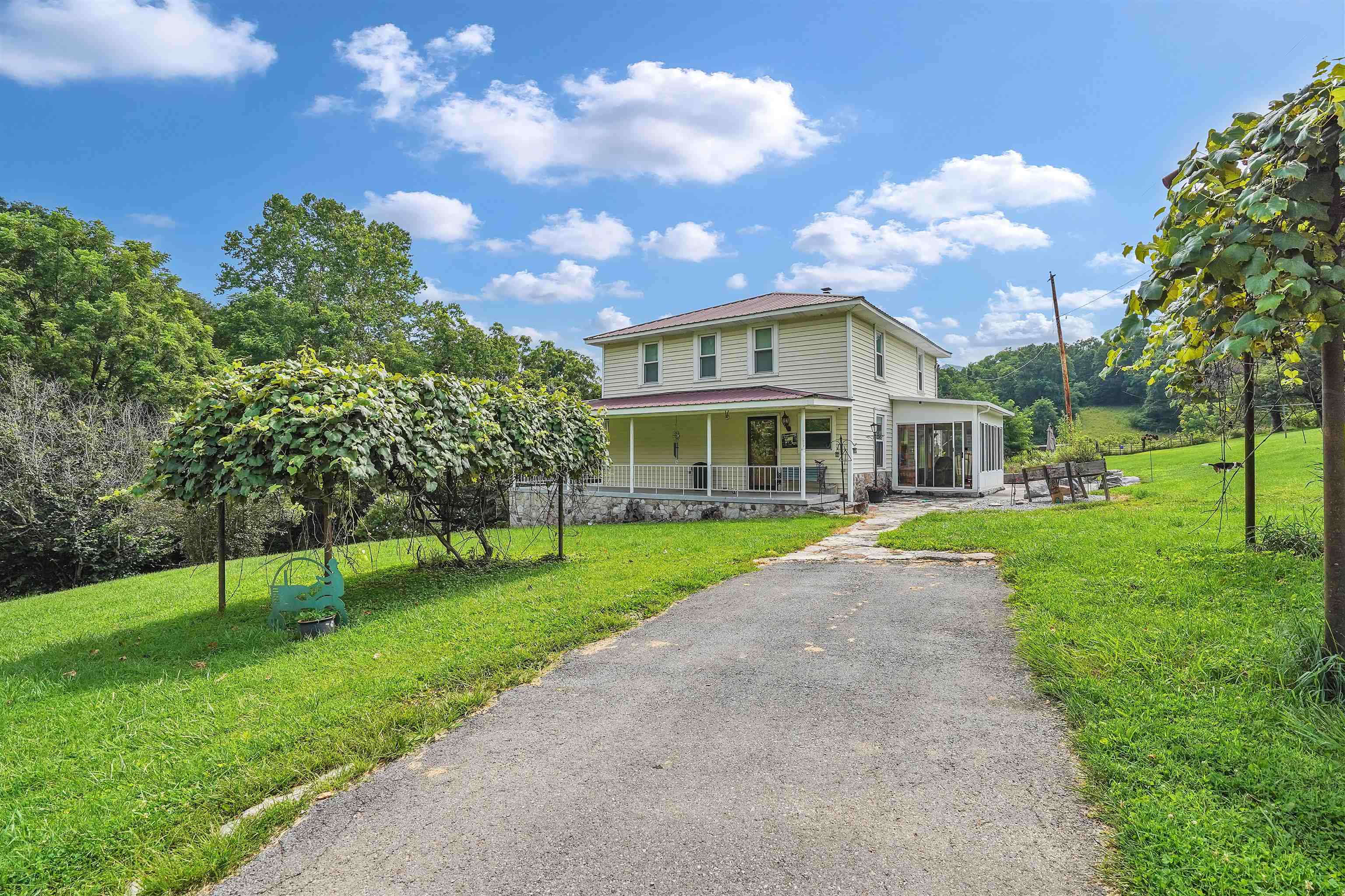 250 E Robertson Mountain Road Narrows VA 24124