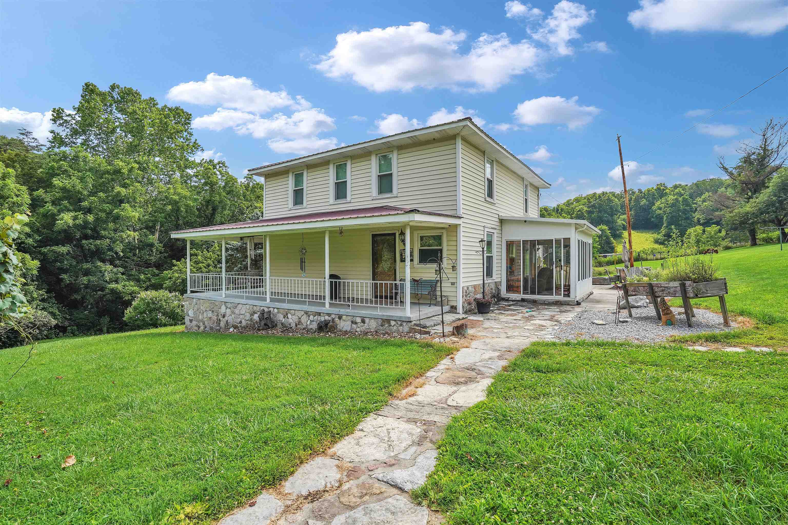 250 E Robertson Mountain Road Narrows VA 24124