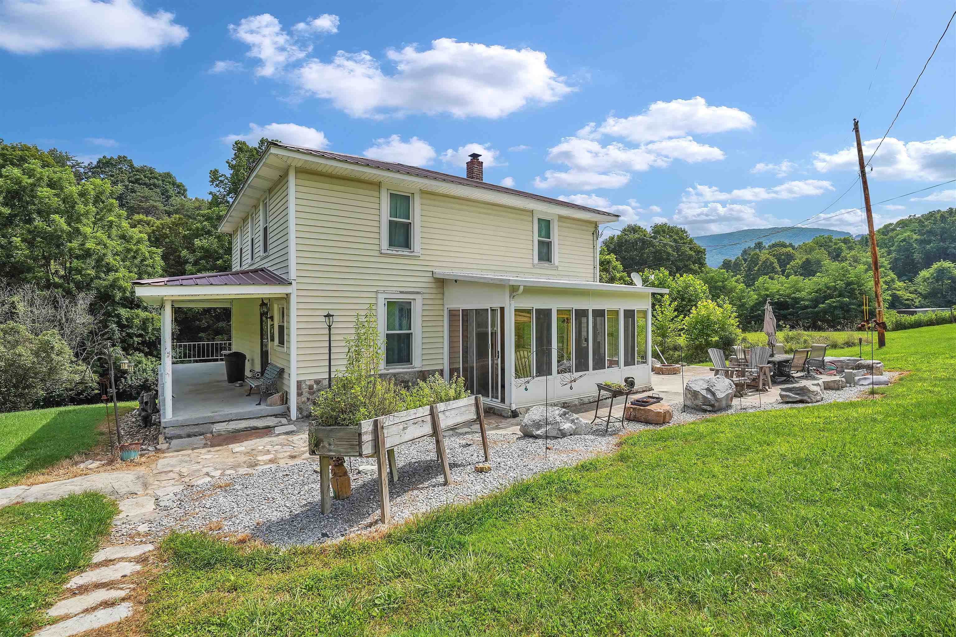 250 E Robertson Mountain Road Narrows VA 24124