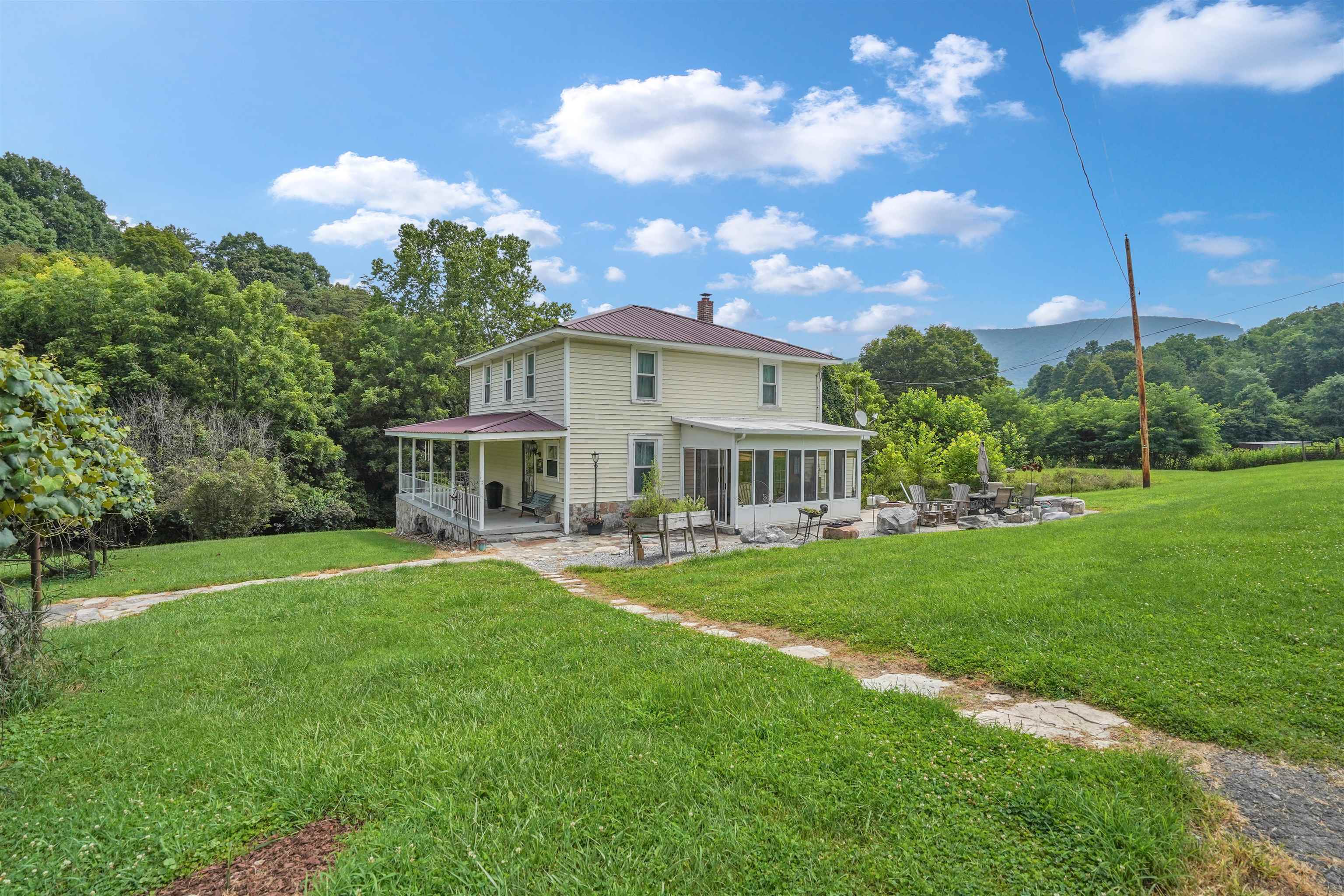 250 E Robertson Mountain Road Narrows VA 24124