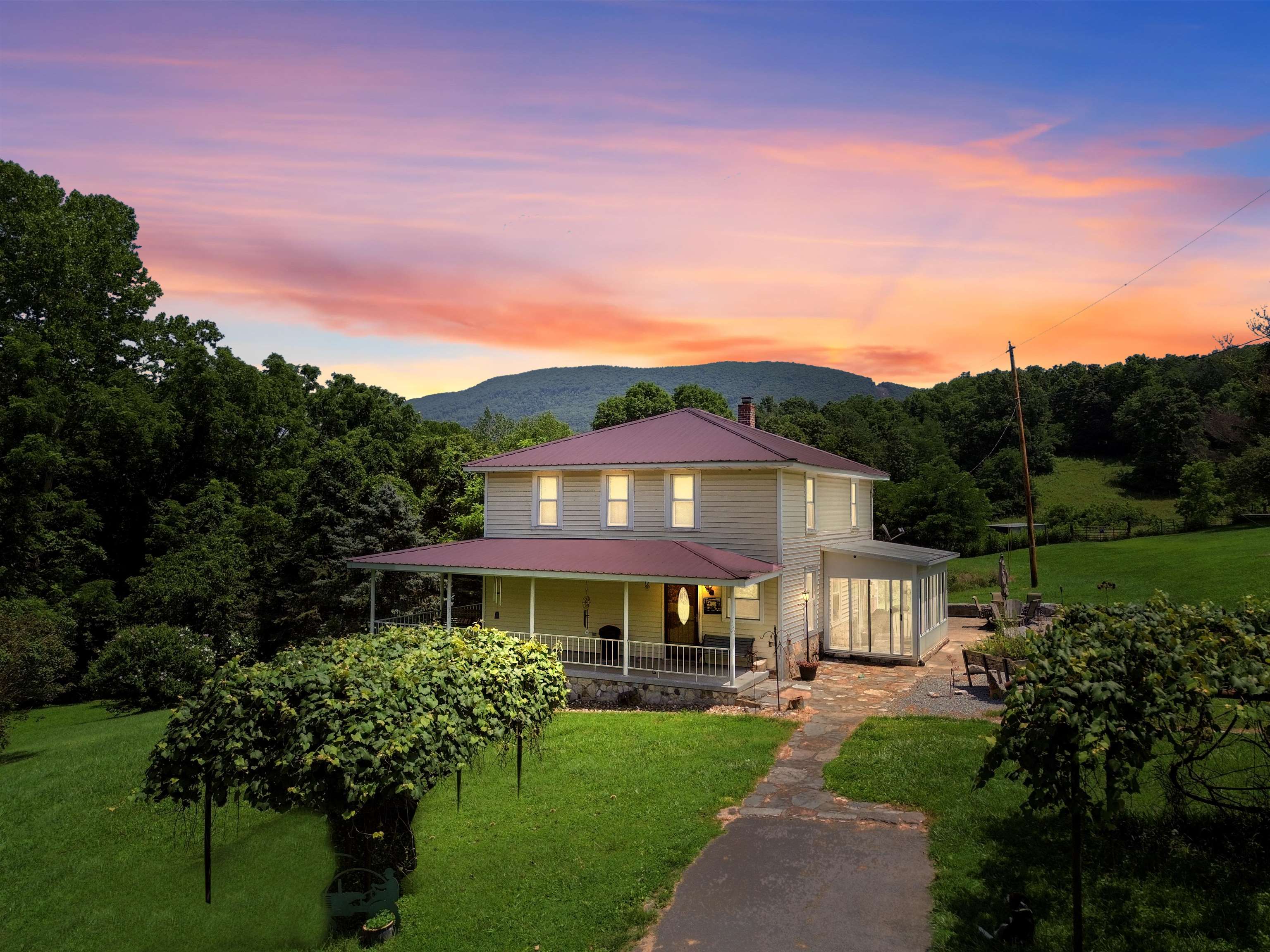 250 E Robertson Mountain Road Narrows VA 24124