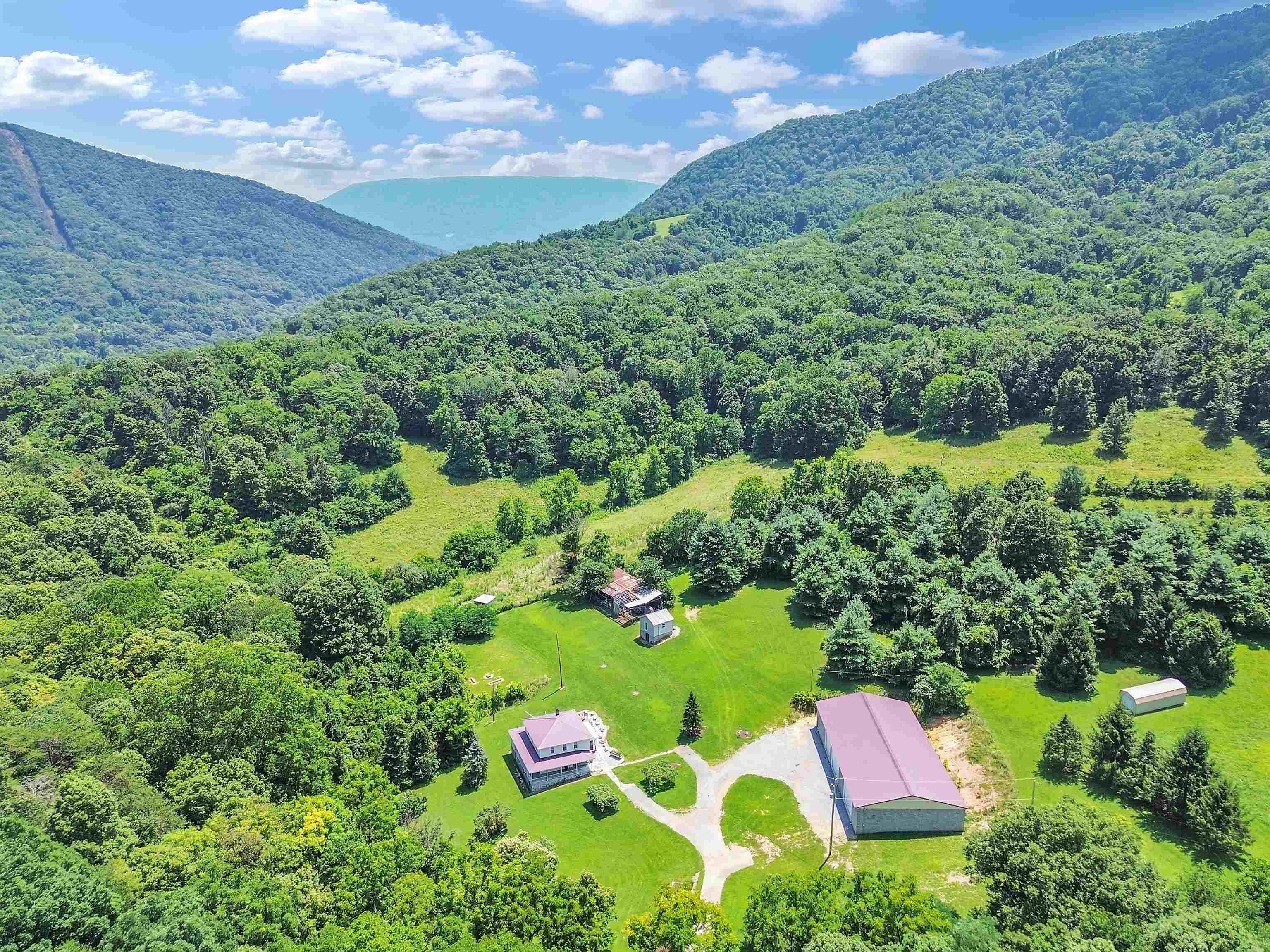 250 E Robertson Mountain Road Narrows VA 24124