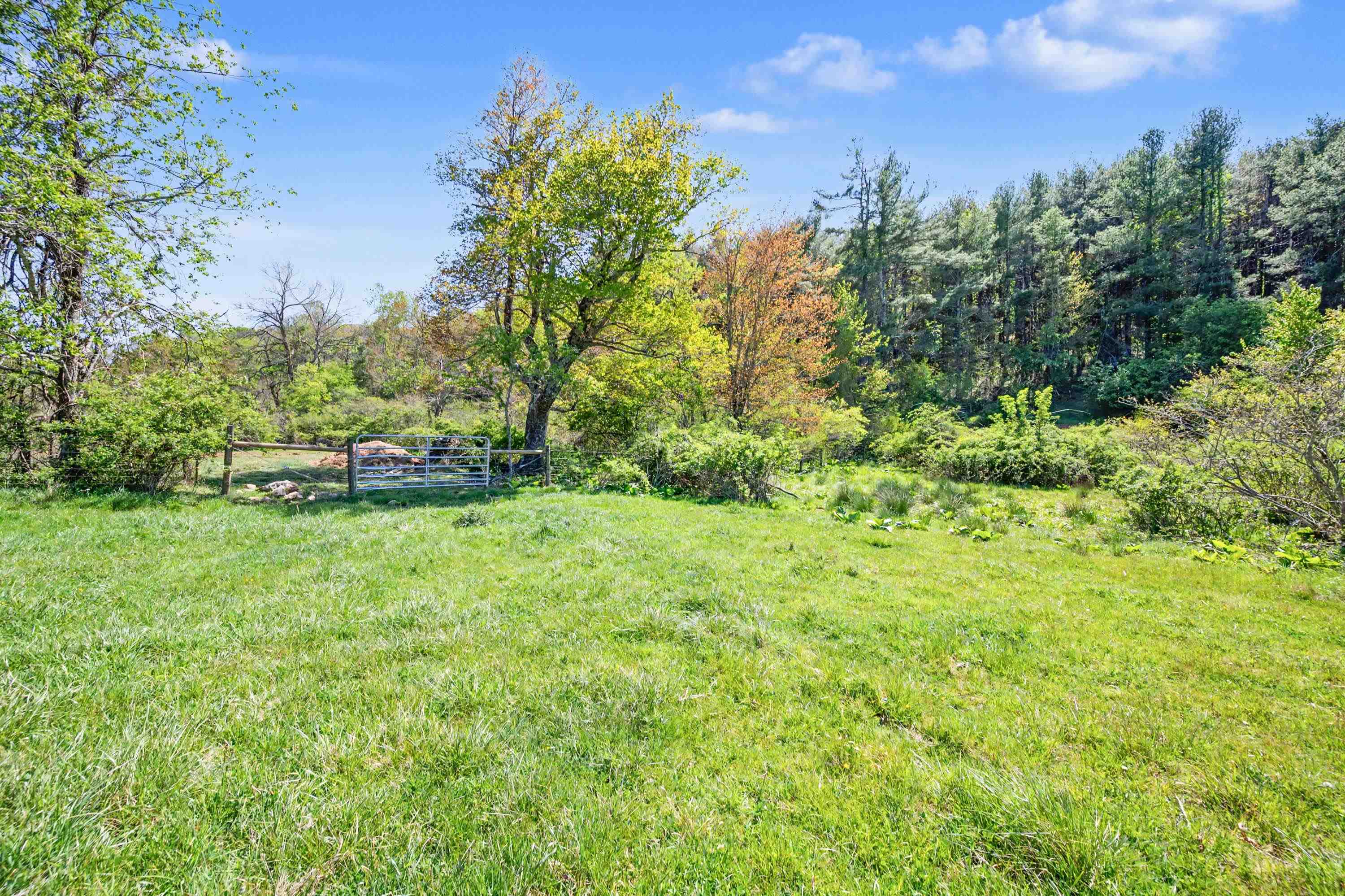 1370 Graysville Road SE Copper Hill VA 24079