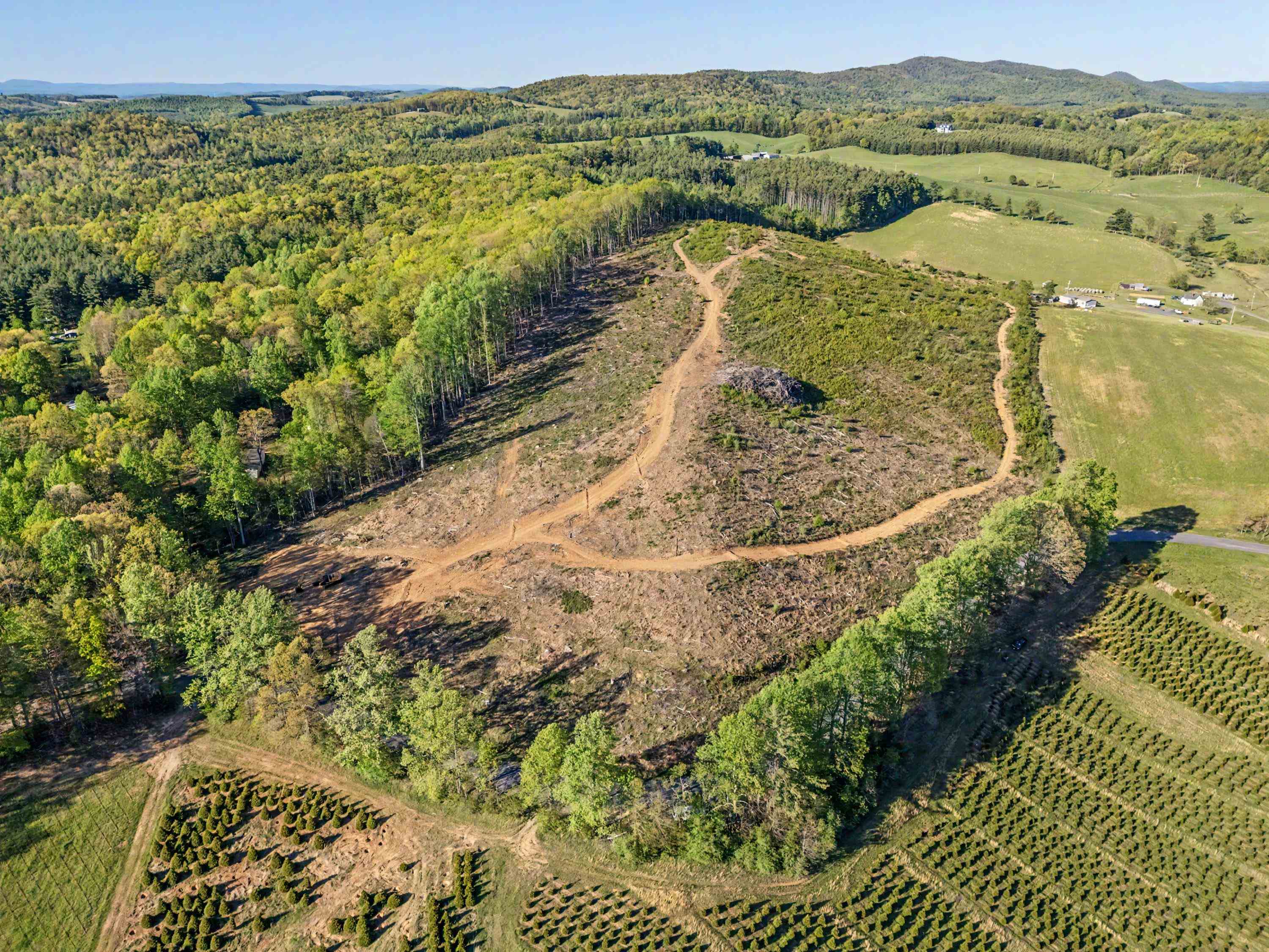 811 Easy Drive NW Willis VA 24380