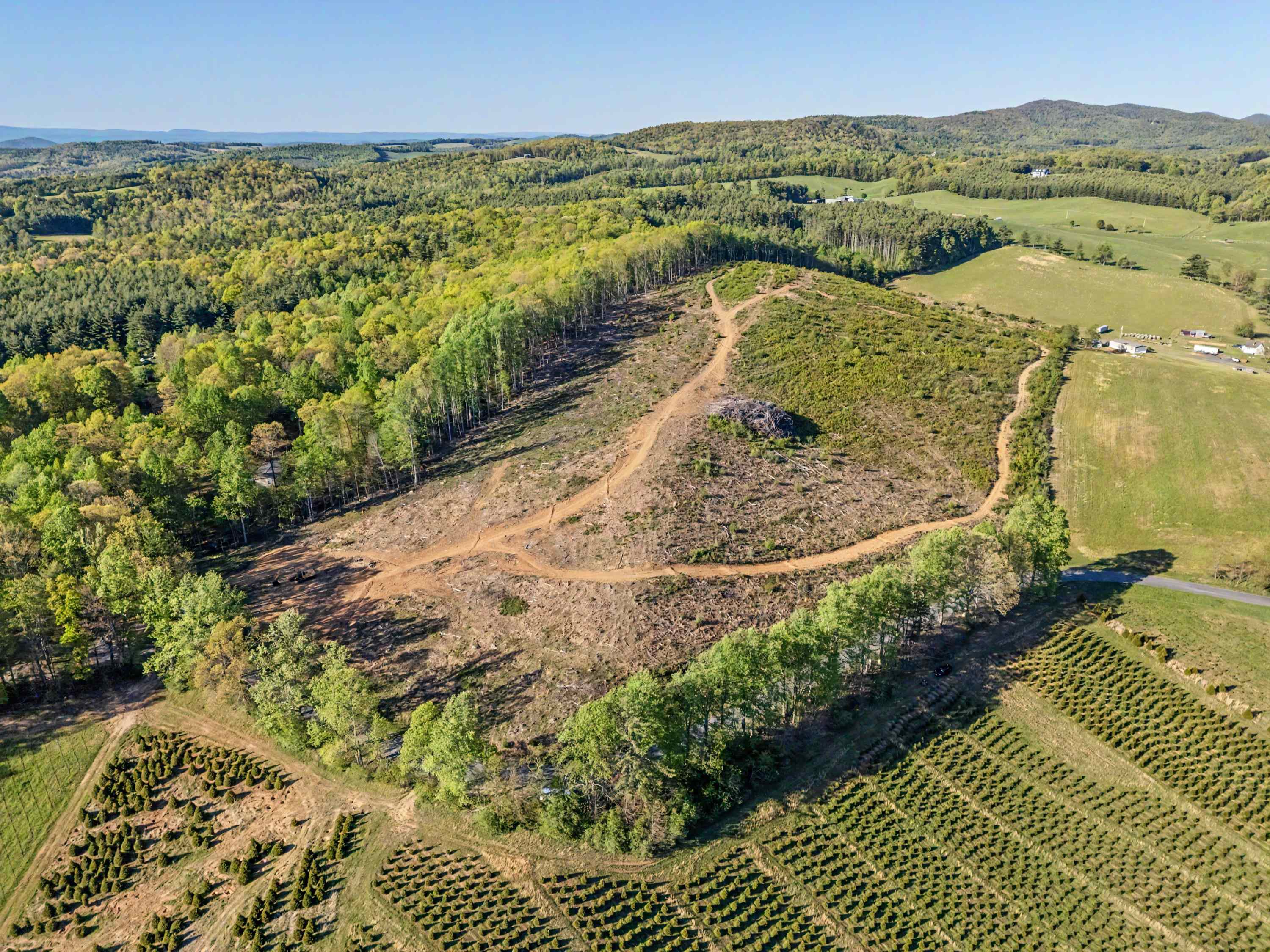 811 Easy Drive NW Willis VA 24380