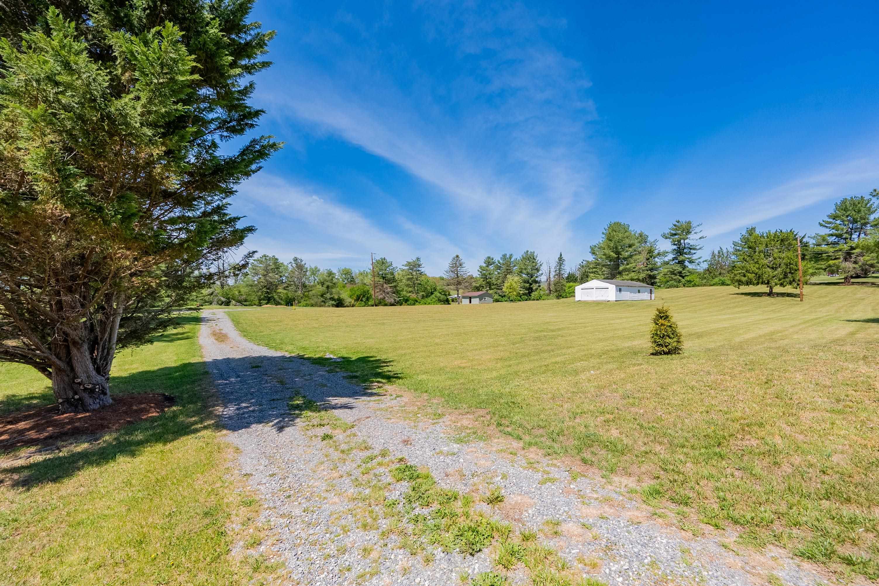 5633 Thornspring Road Pulaski VA 24301