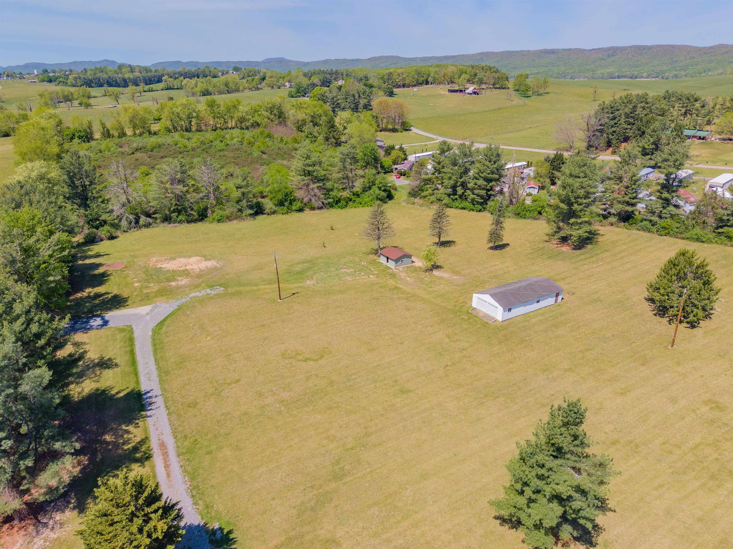 5633 Thornspring Road Pulaski VA 24301