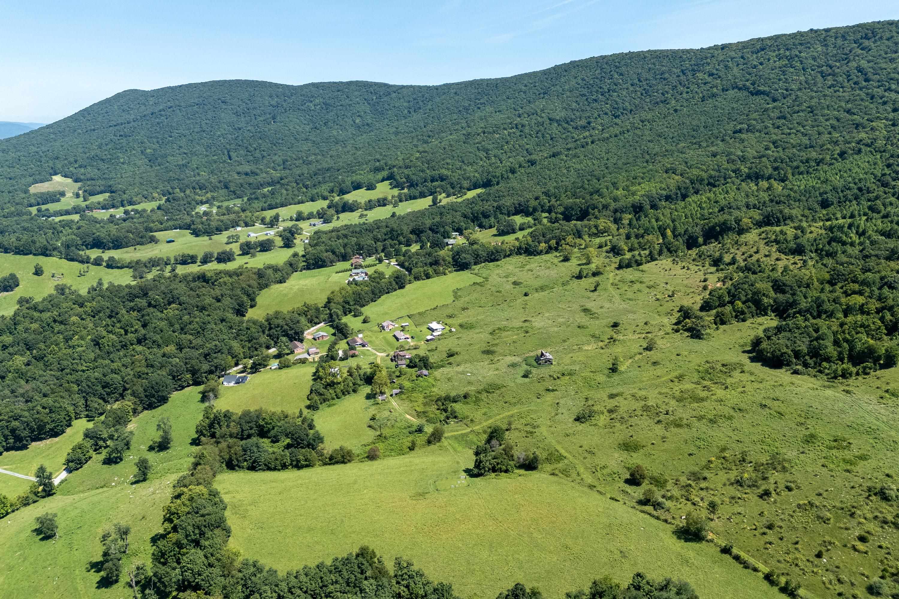 Tbd Crystal Lane Narrows VA 24124