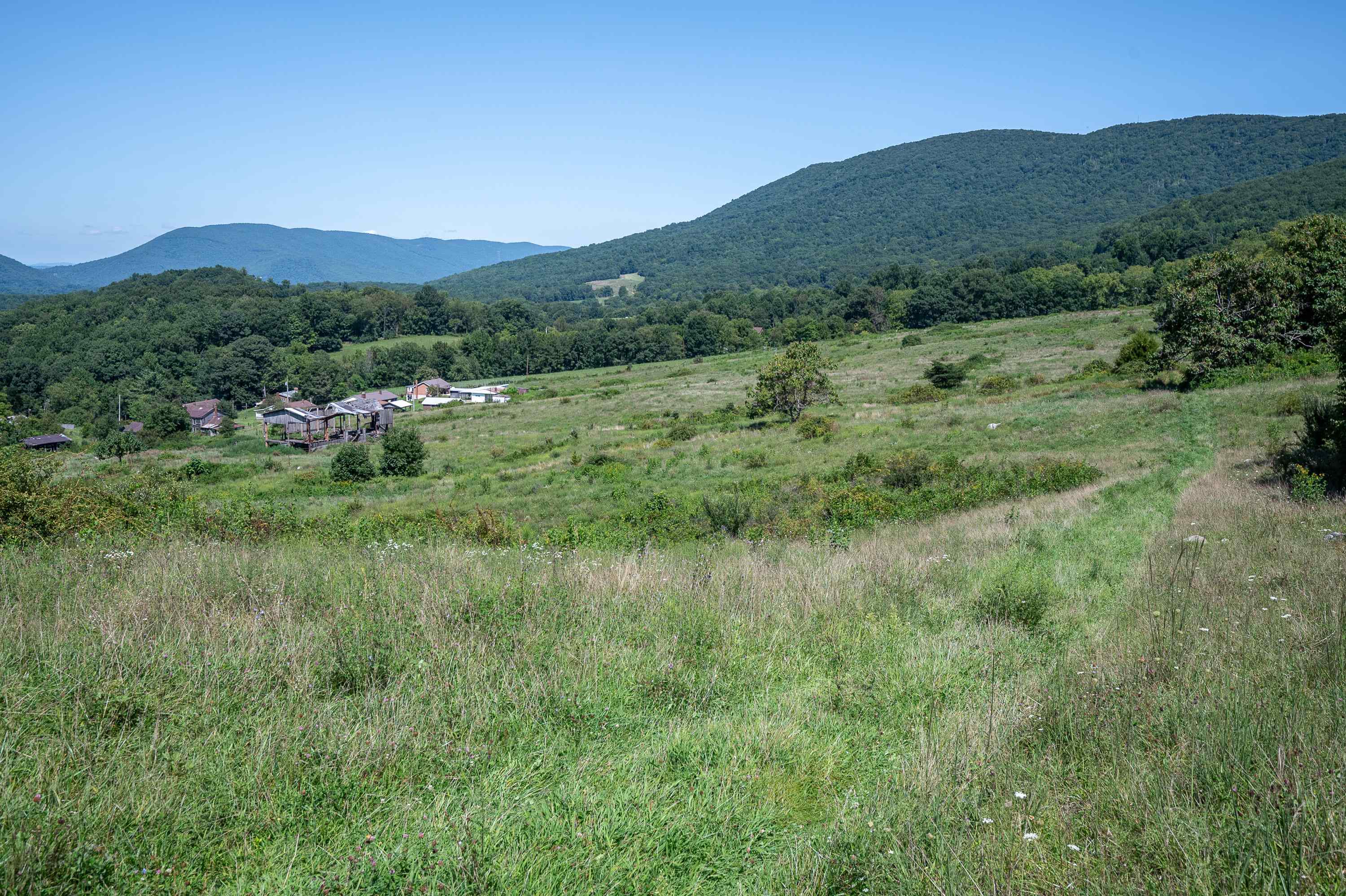 Tbd Crystal Lane Narrows VA 24124