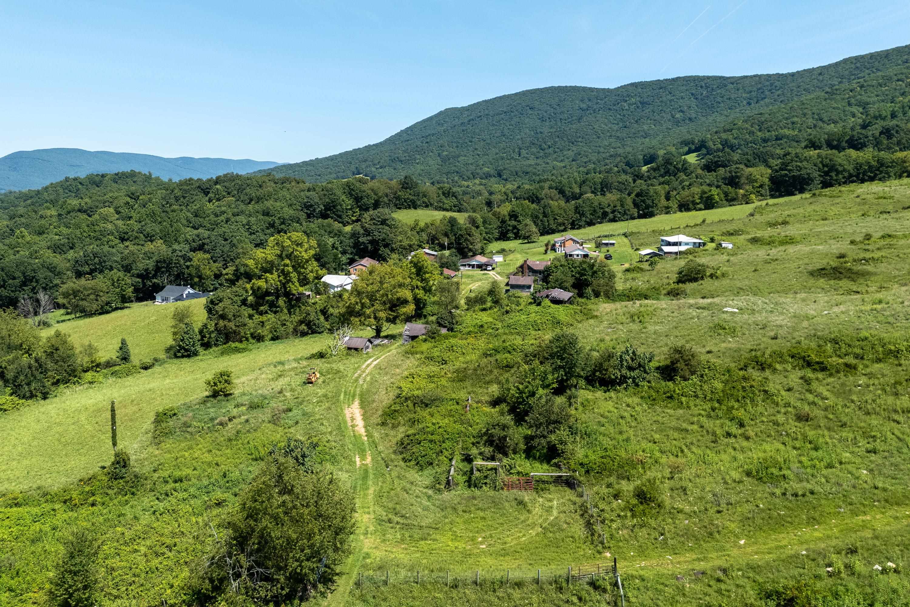 Tbd Crystal Lane Narrows VA 24124