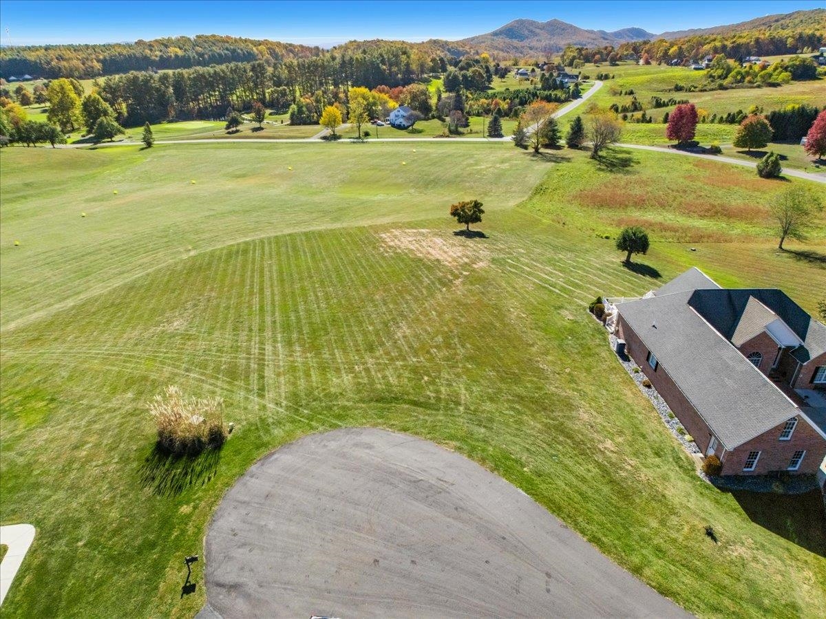 2934 Birdie Lane Draper VA 24324