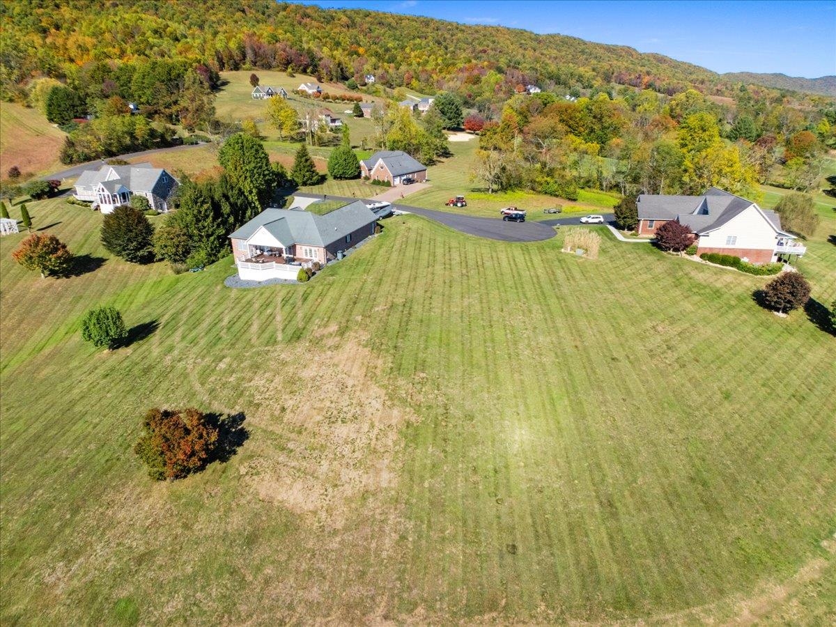 2934 Birdie Lane Draper VA 24324