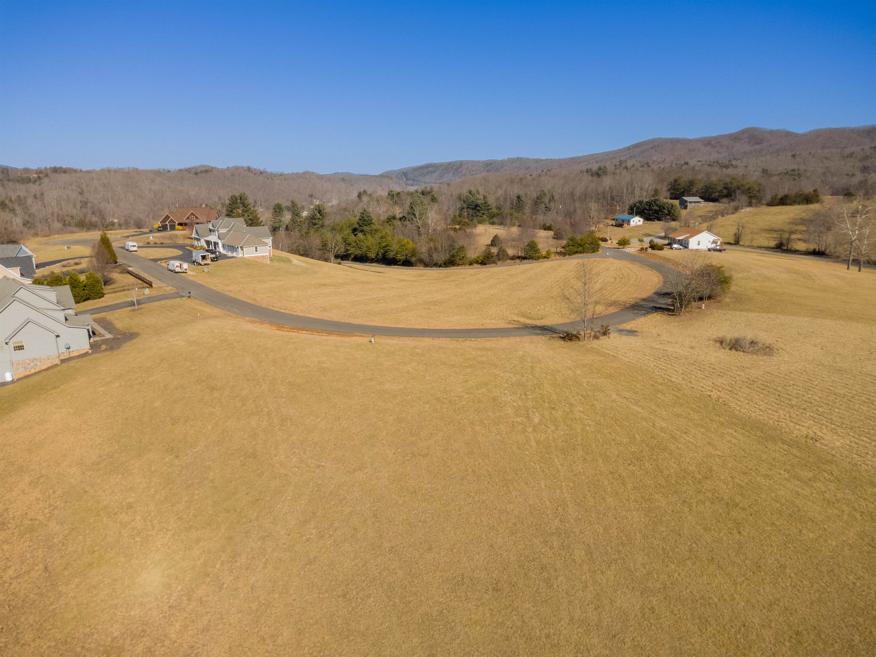 4272 Pleasure View Drive Hiwassee VA 24347