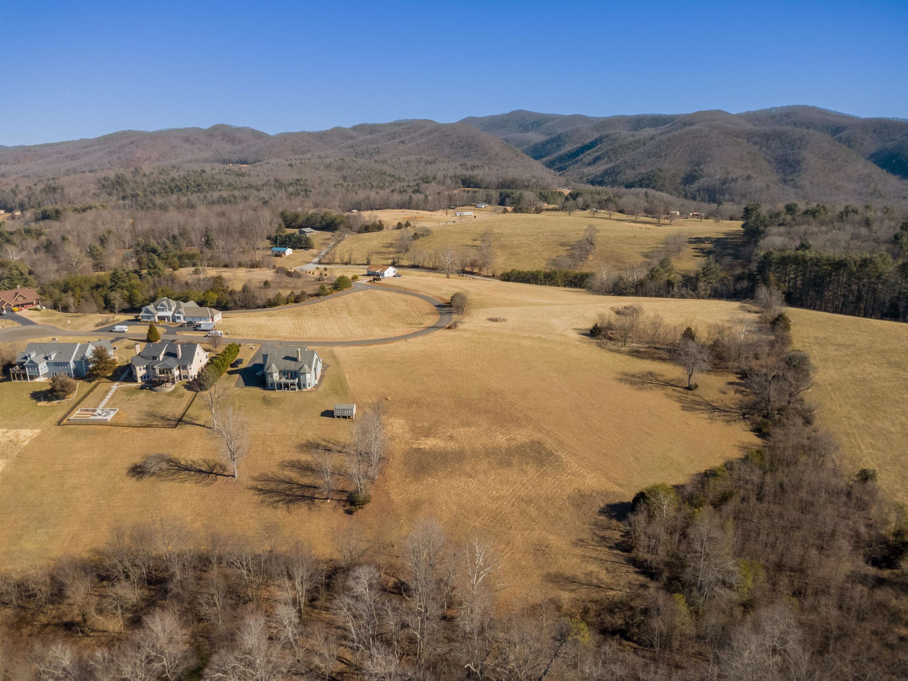 4272 Pleasure View Drive Hiwassee VA 24347