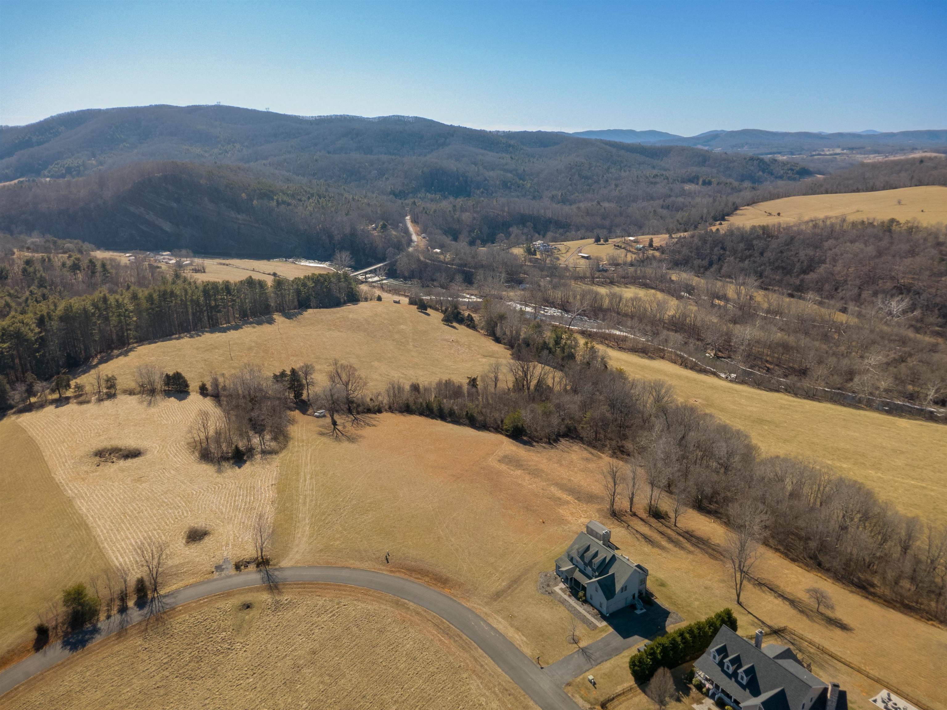 4272 Pleasure View Drive Hiwassee VA 24347