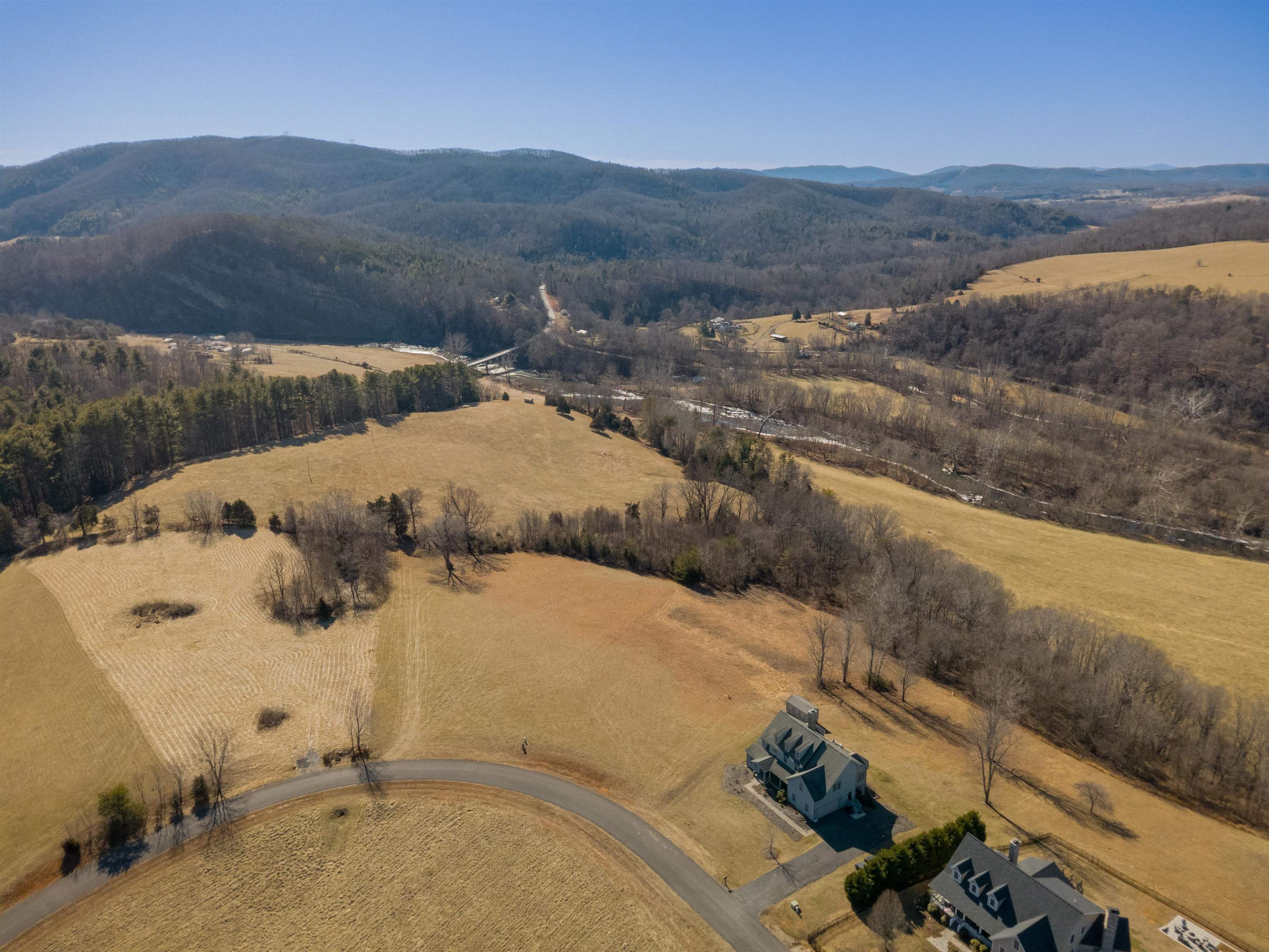 4272 Pleasure View Drive Hiwassee VA 24347