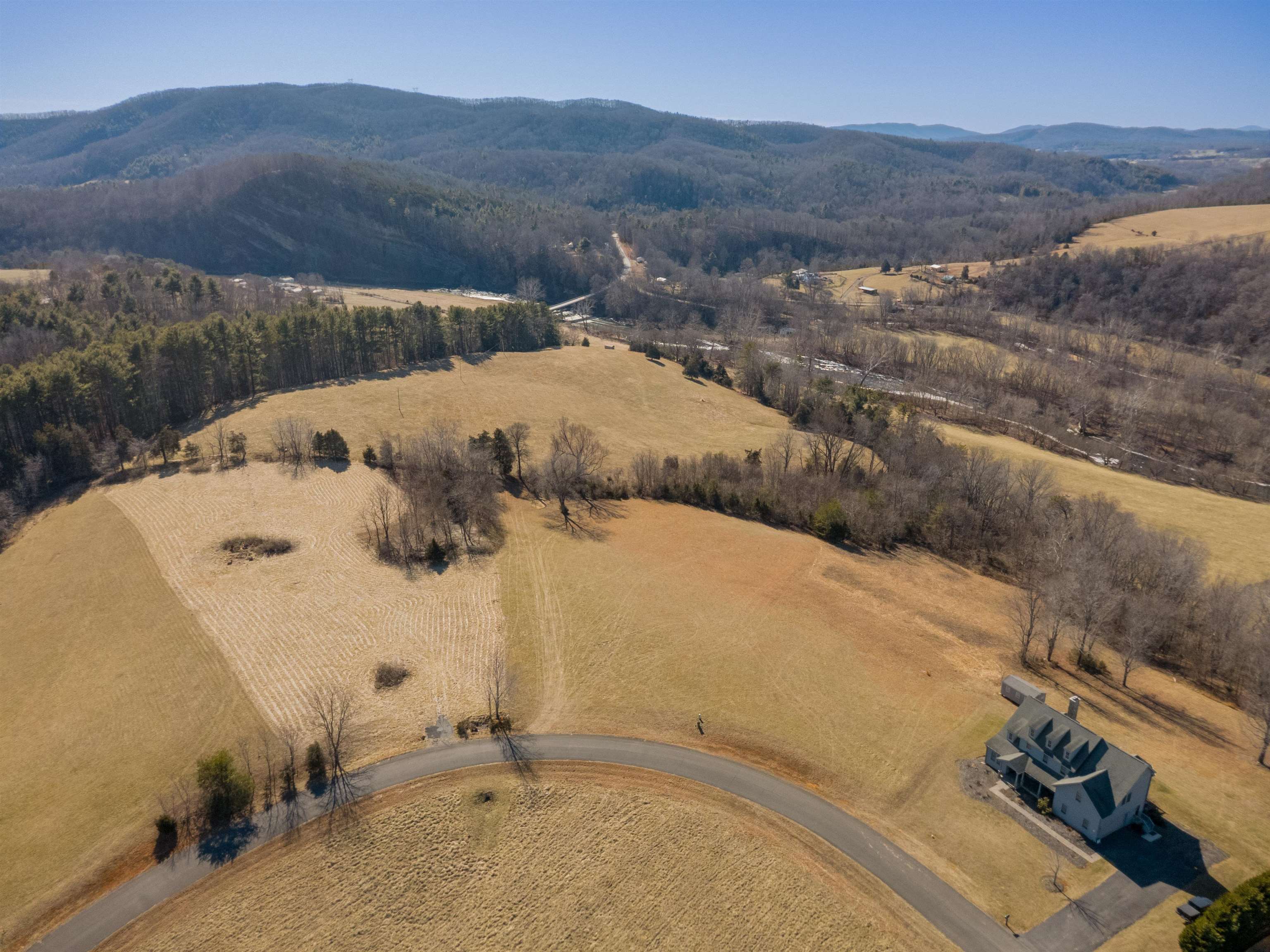 4272 Pleasure View Drive Hiwassee VA 24347