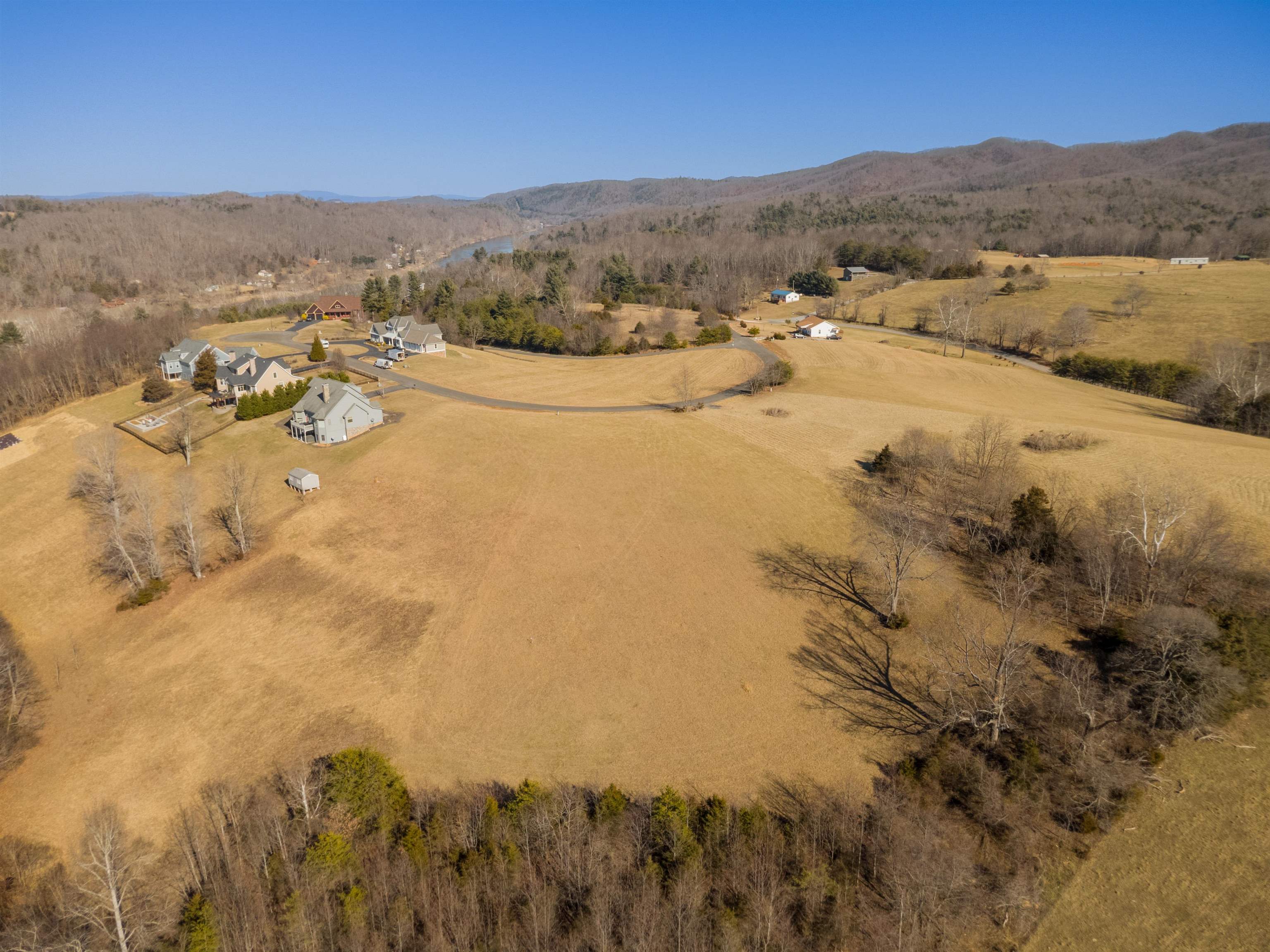 4272 Pleasure View Drive Hiwassee VA 24347