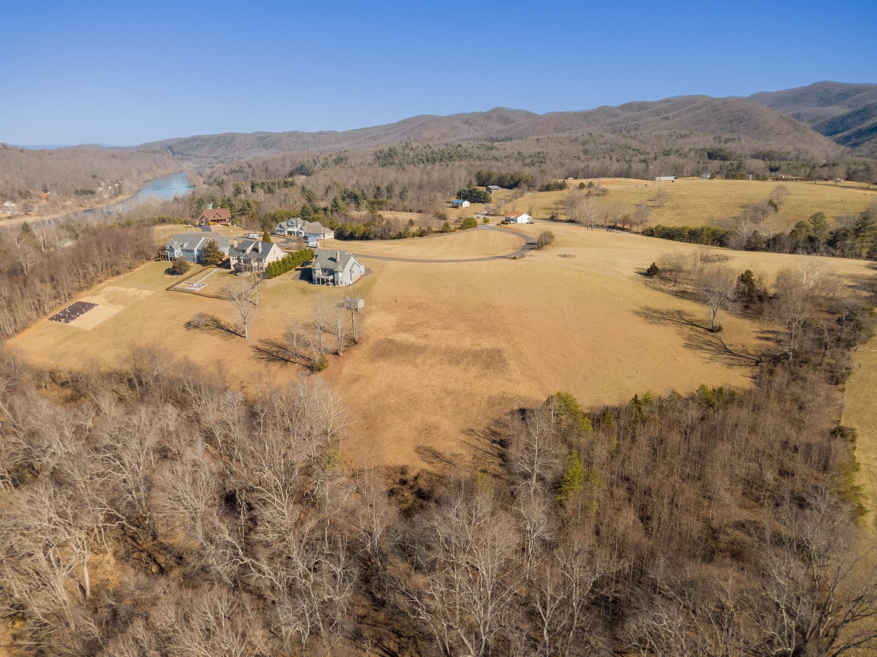 4272 Pleasure View Drive Hiwassee VA 24347