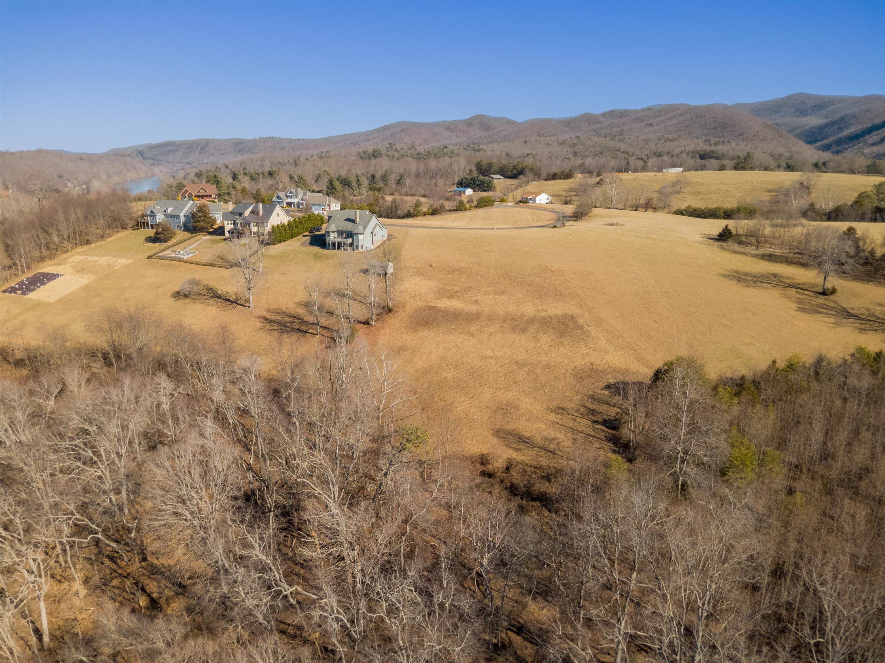 4272 Pleasure View Drive Hiwassee VA 24347