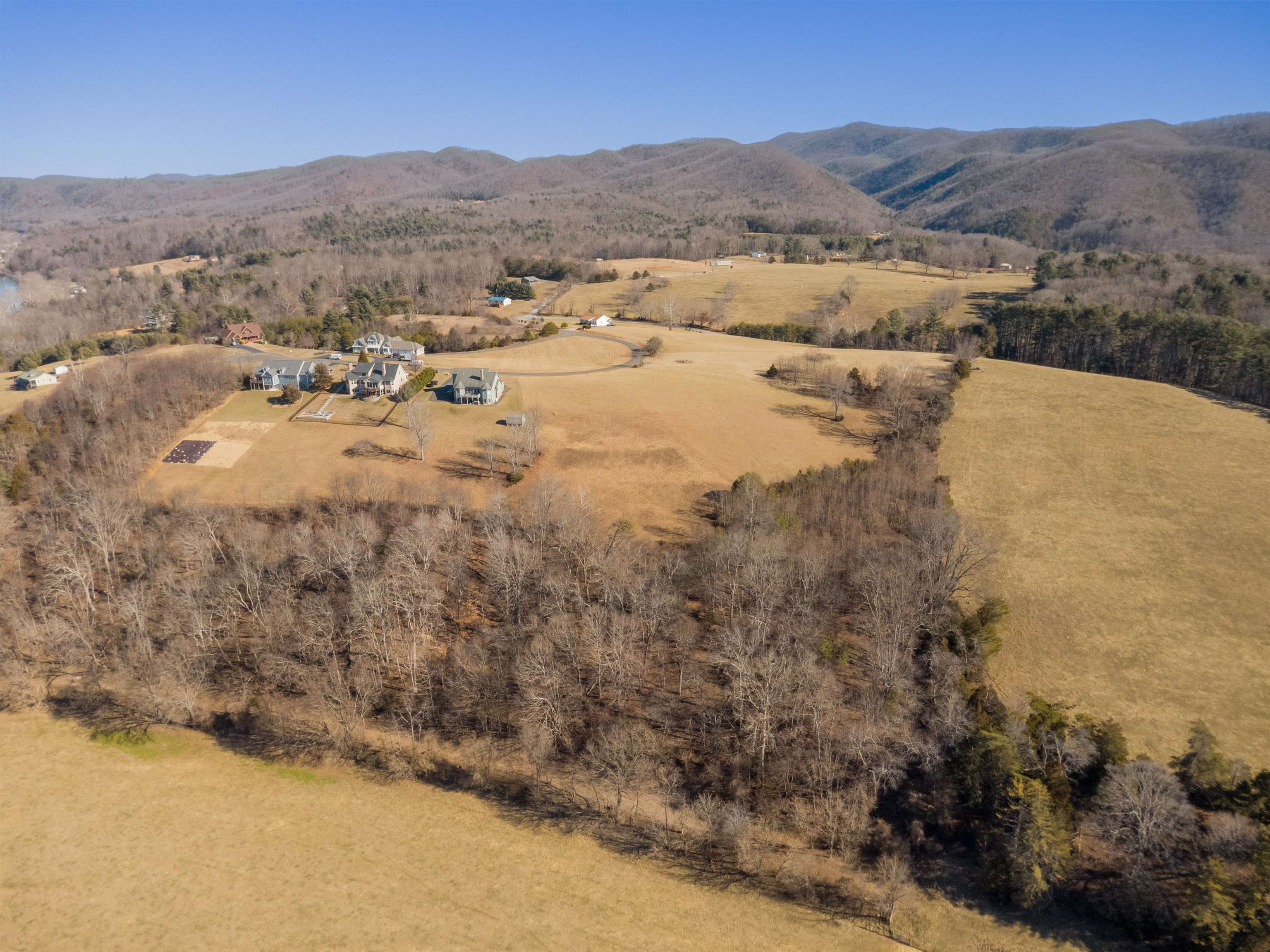 4272 Pleasure View Drive Hiwassee VA 24347