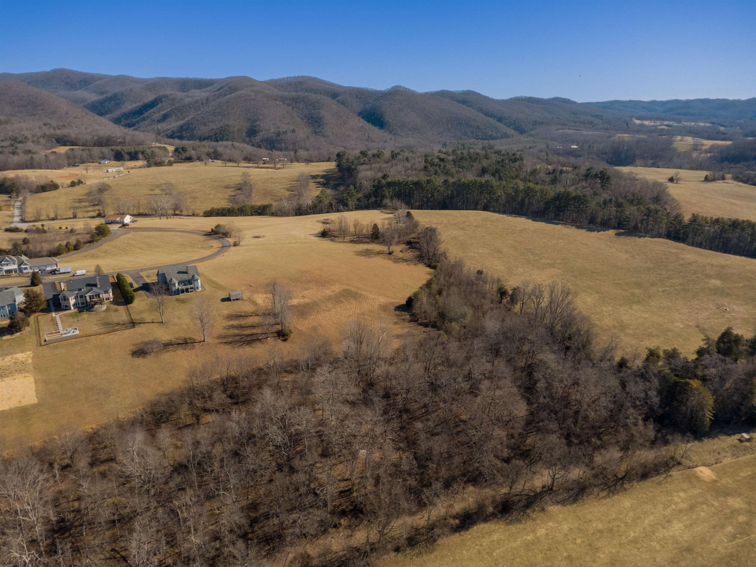 4272 Pleasure View Drive Hiwassee VA 24347