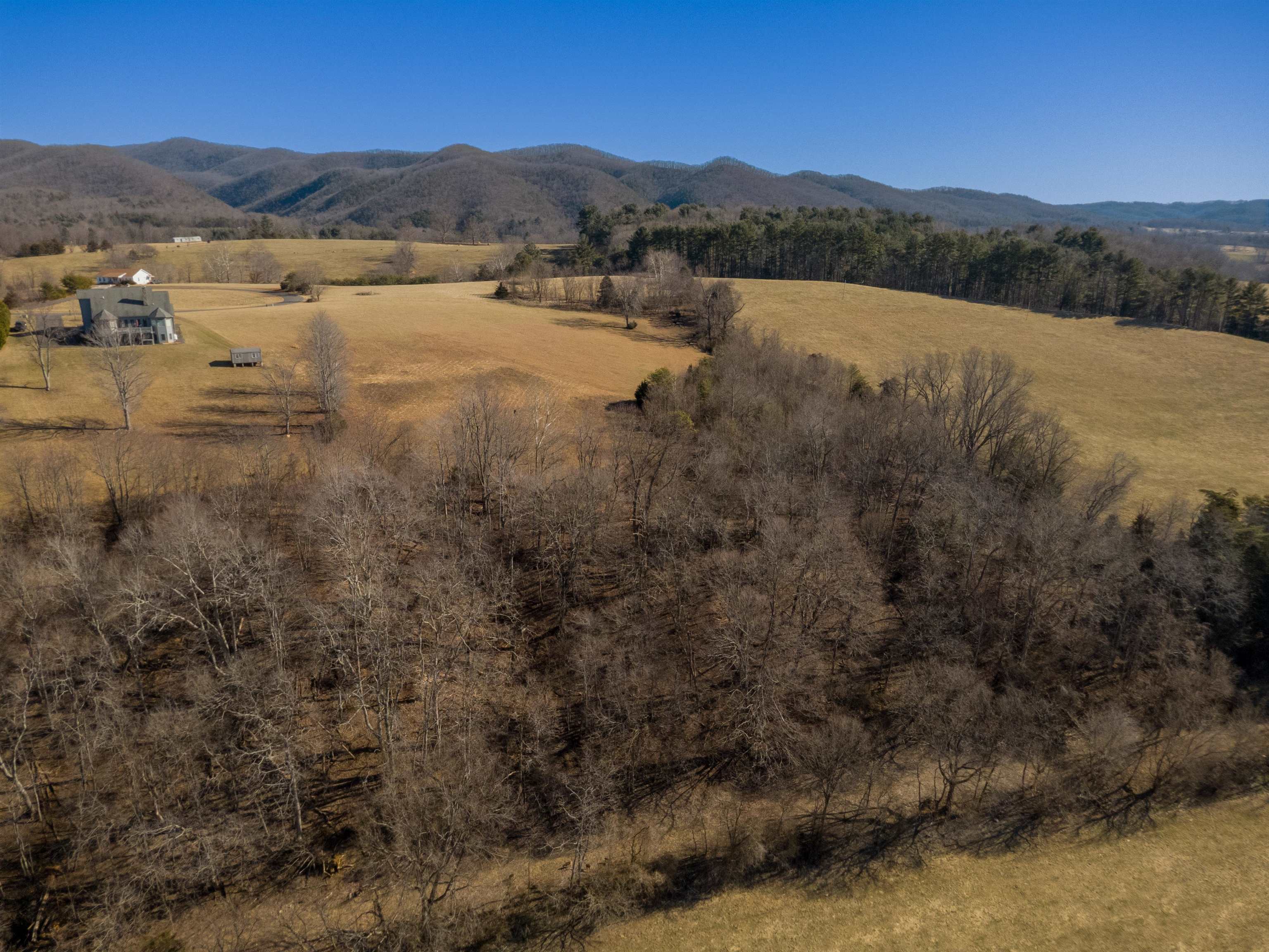 4272 Pleasure View Drive Hiwassee VA 24347