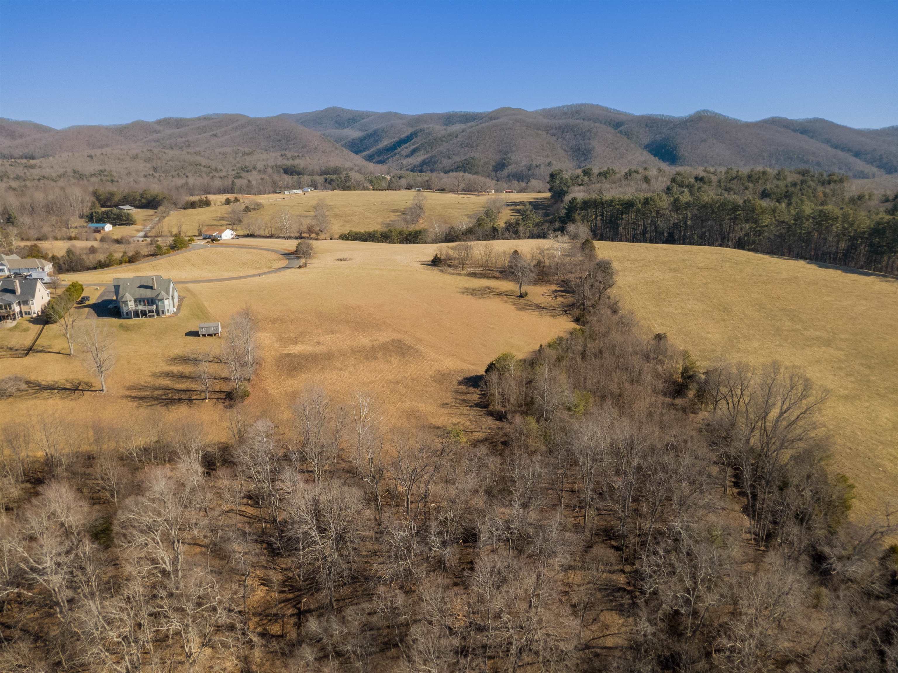 4272 Pleasure View Drive Hiwassee VA 24347