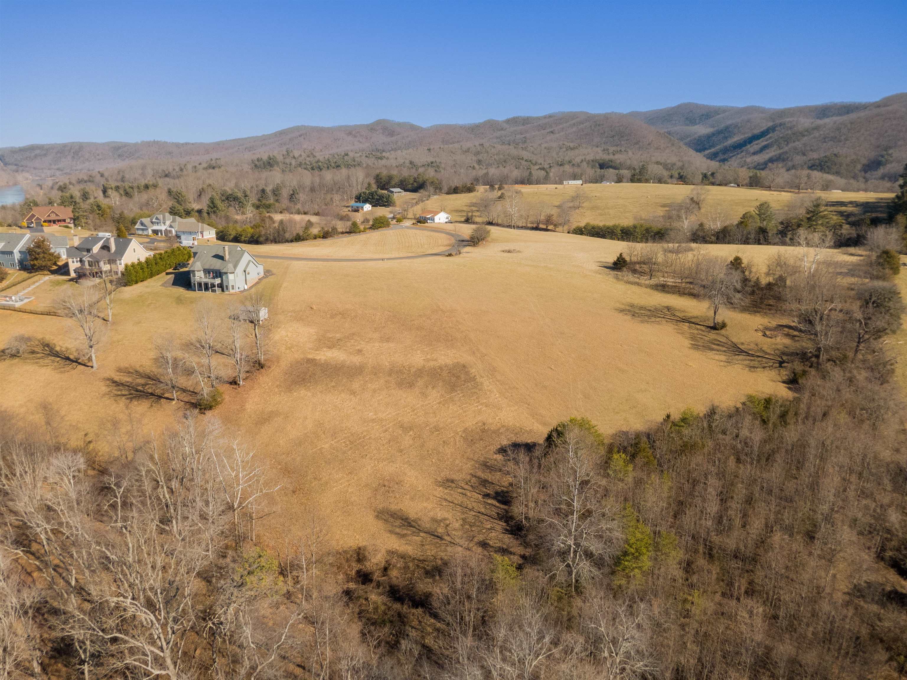 4272 Pleasure View Drive Hiwassee VA 24347