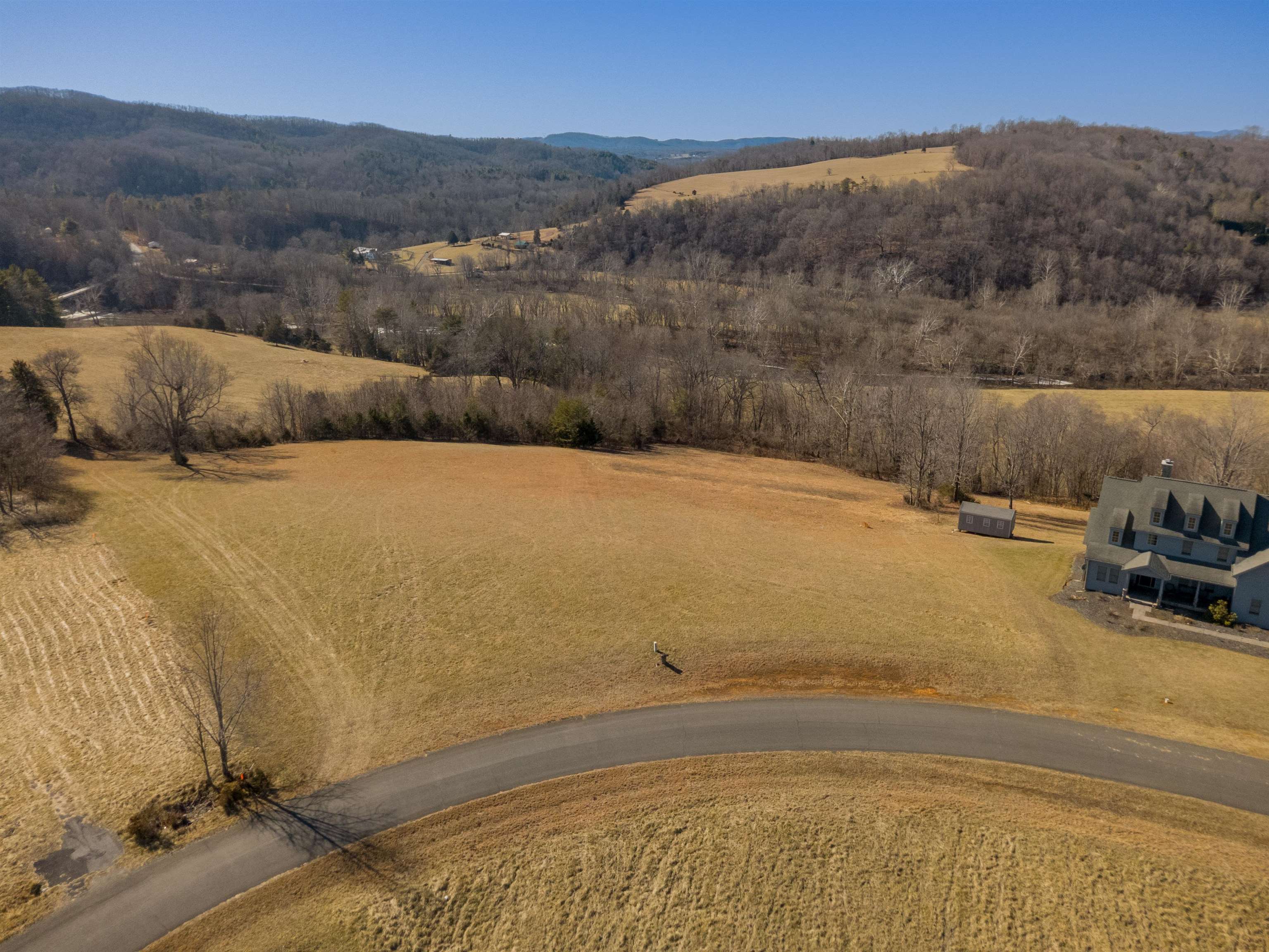 4272 Pleasure View Drive Hiwassee VA 24347