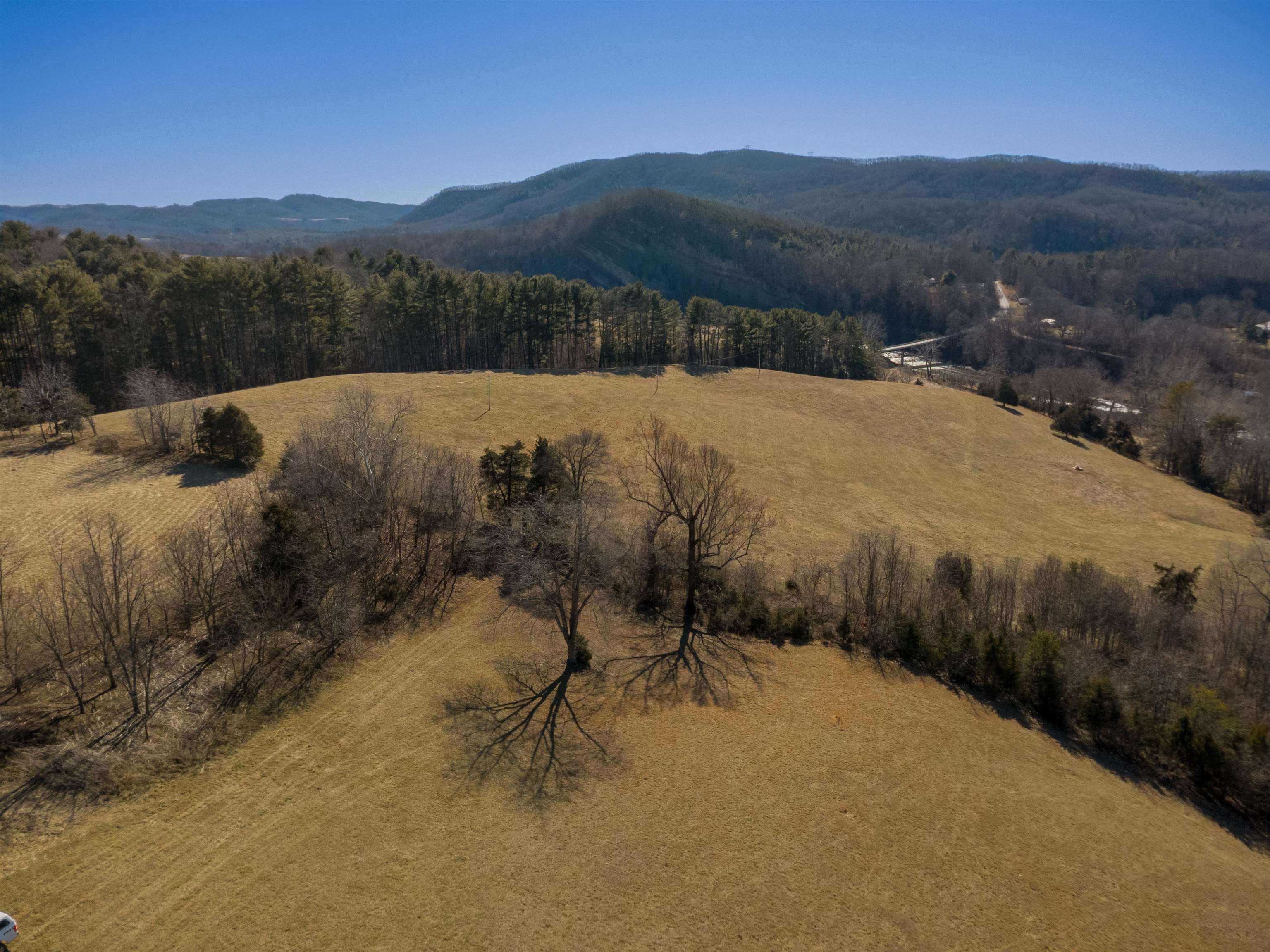 4272 Pleasure View Drive Hiwassee VA 24347