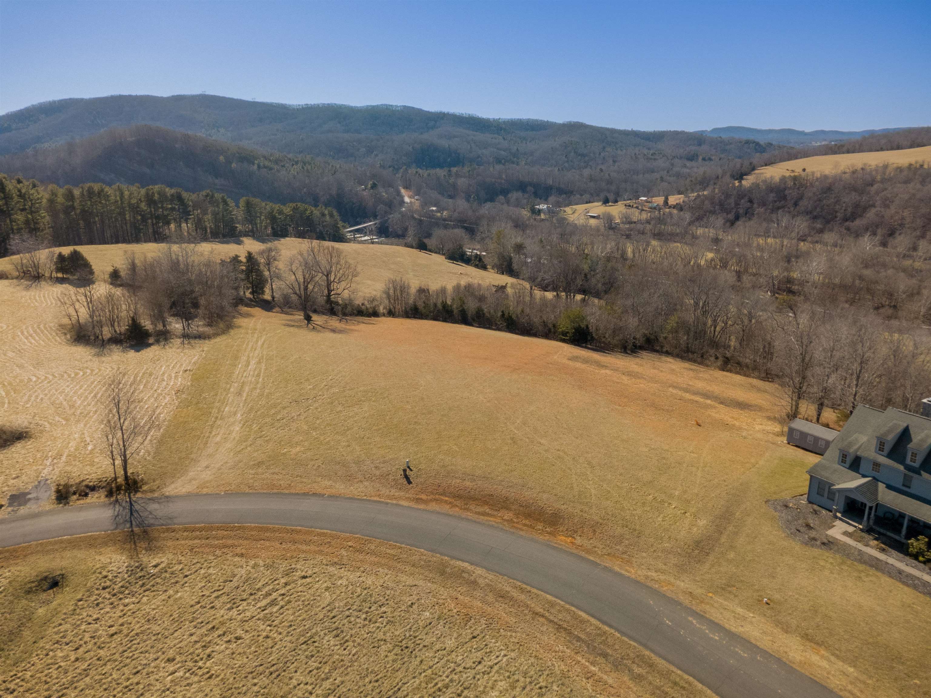 4272 Pleasure View Drive Hiwassee VA 24347