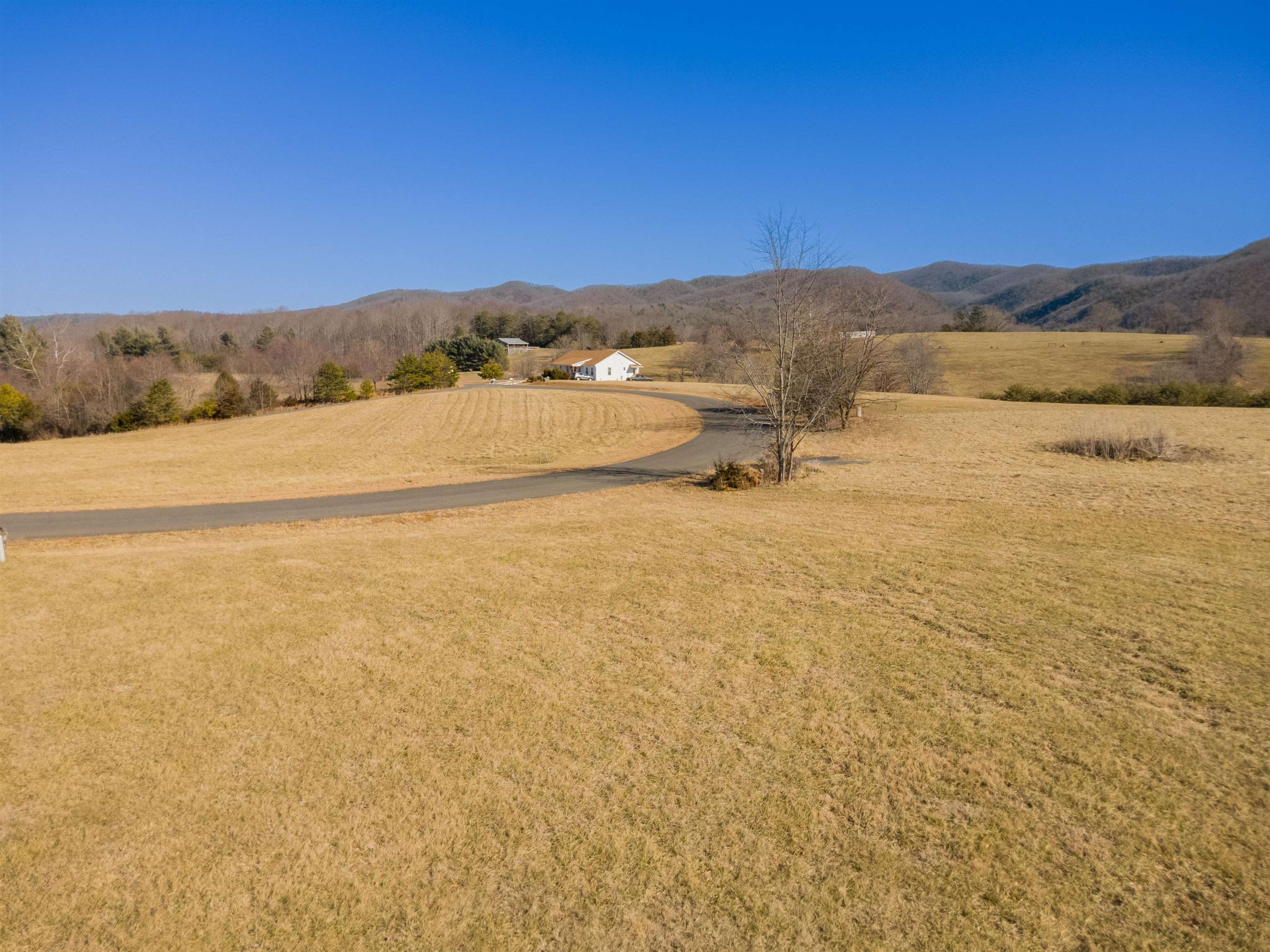 4272 Pleasure View Drive Hiwassee VA 24347