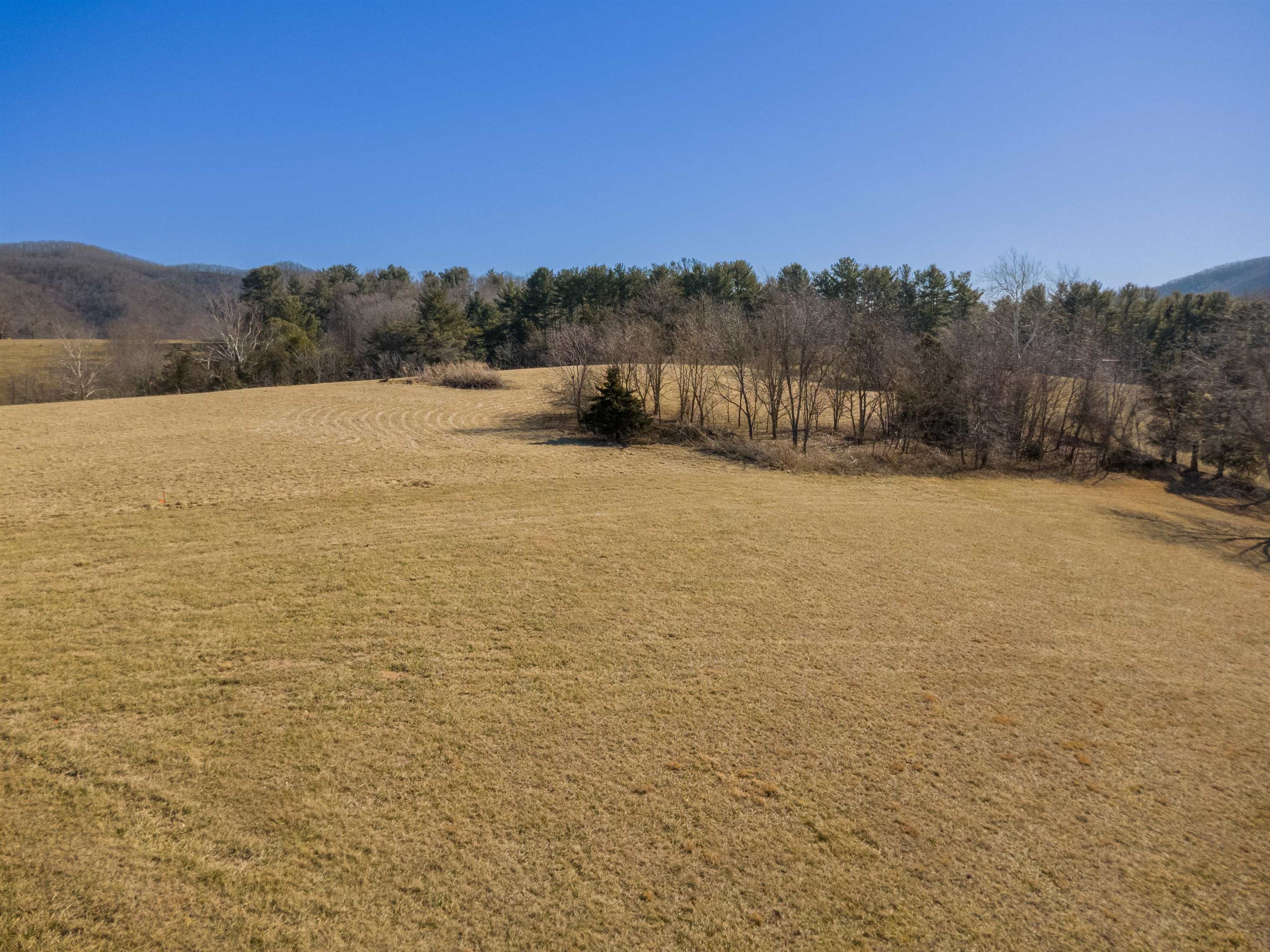 4272 Pleasure View Drive Hiwassee VA 24347