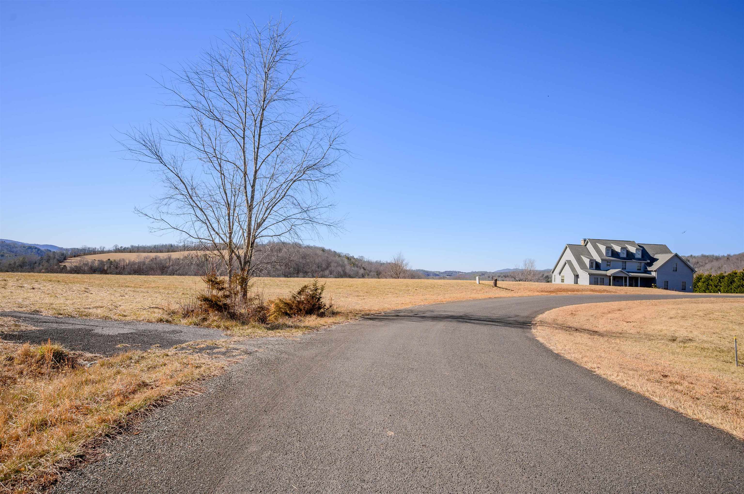 4272 Pleasure View Drive Hiwassee VA 24347